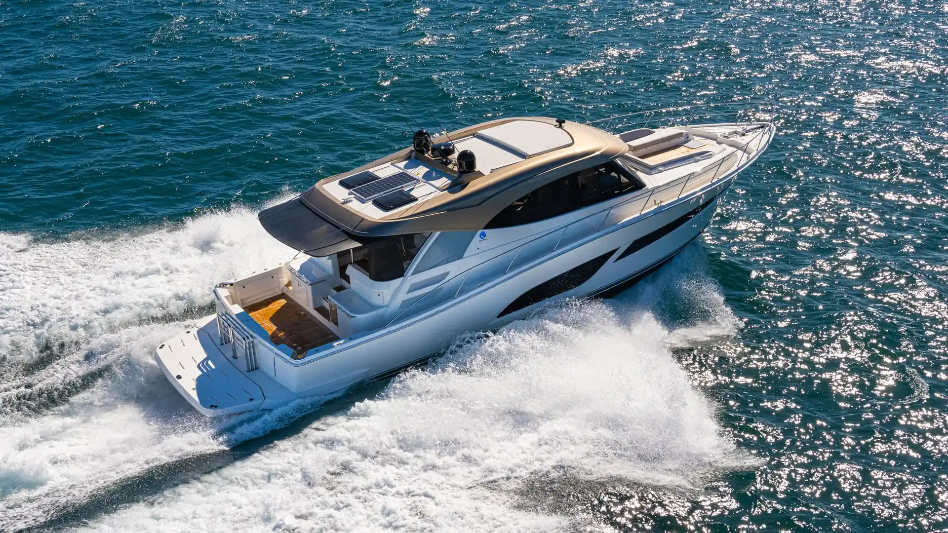 Riviera 585 SUV Exterior