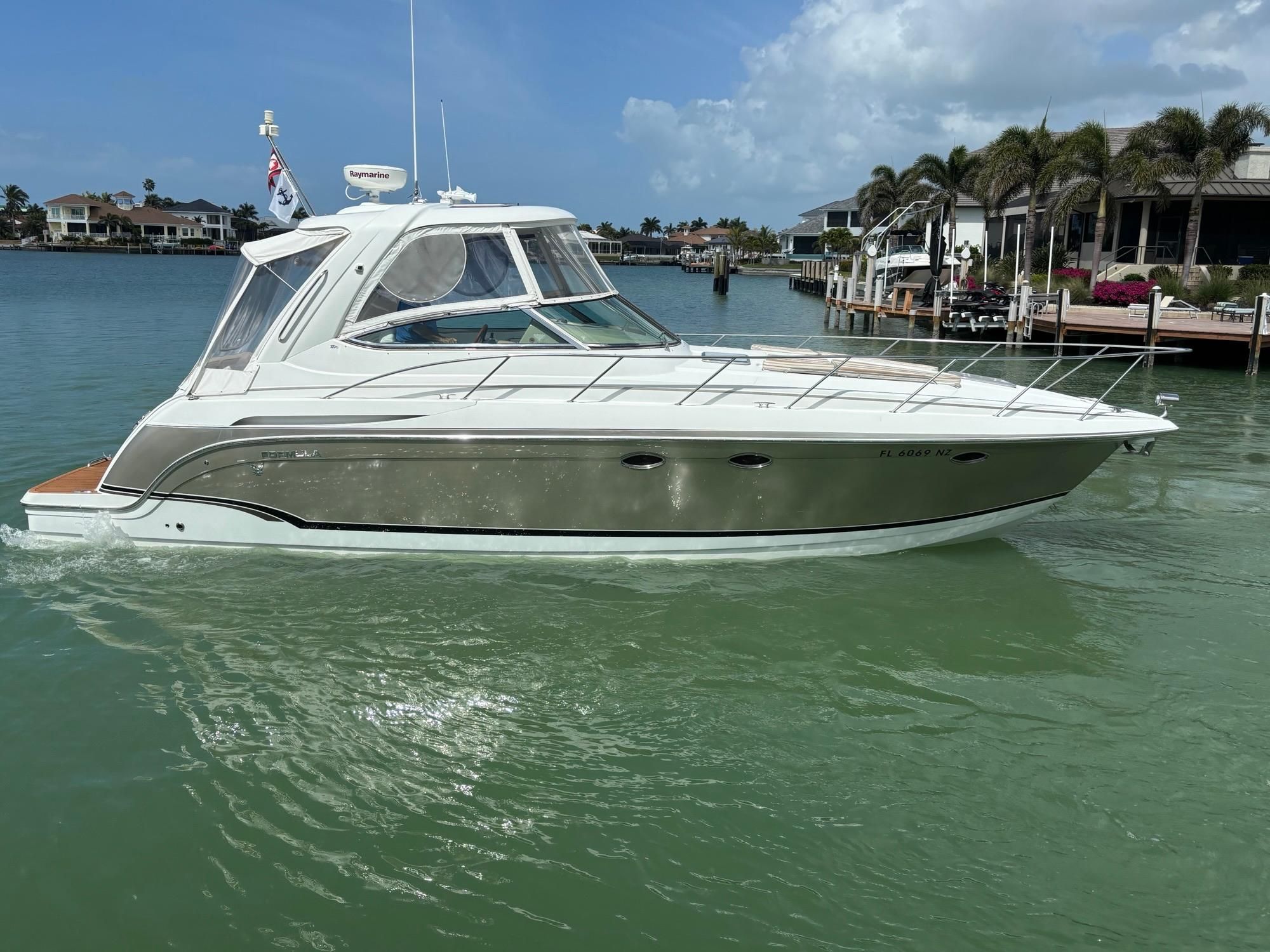 Formula Boats 37 PC Exterior