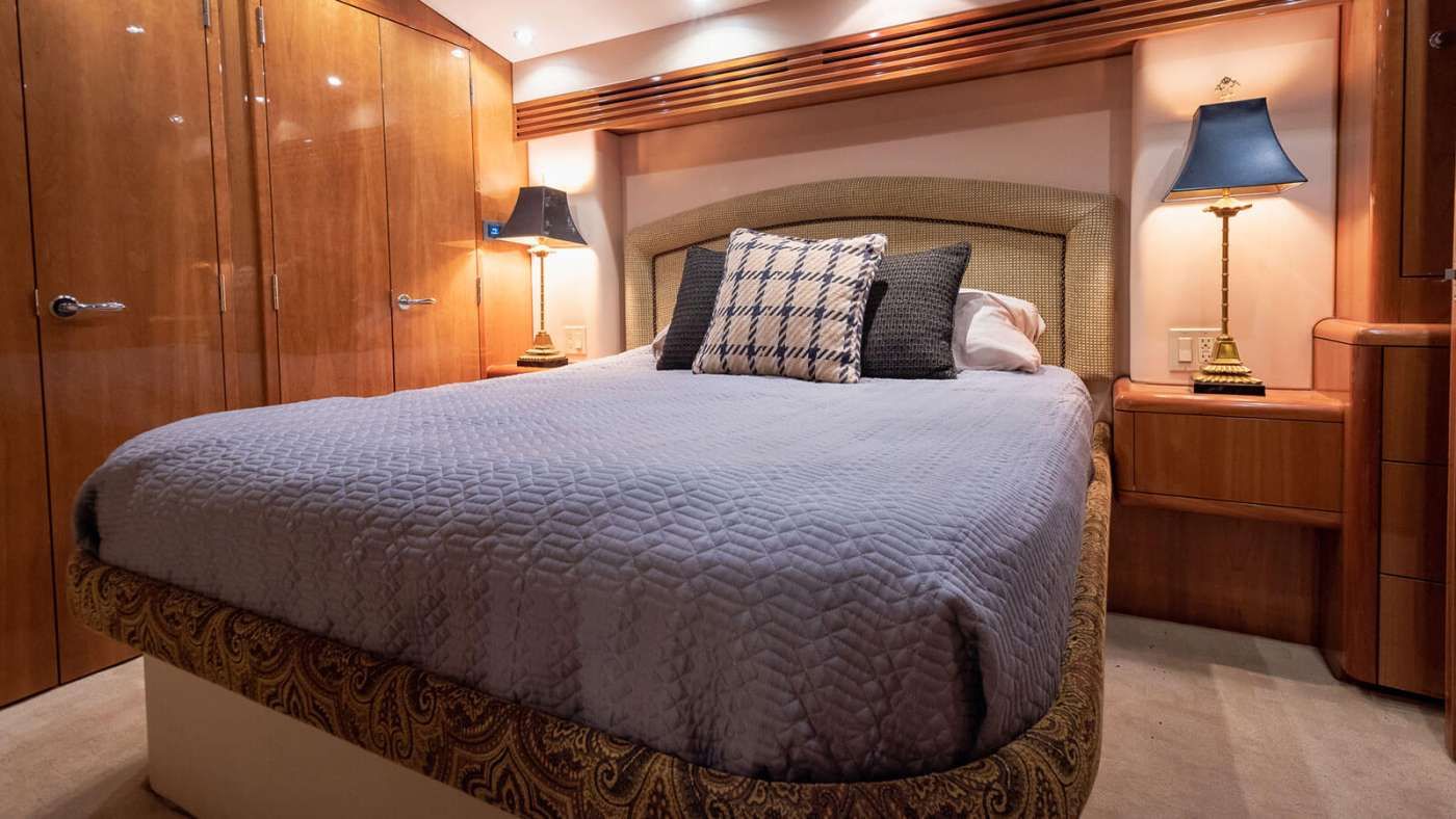 Hatteras 60 Convertible Interior