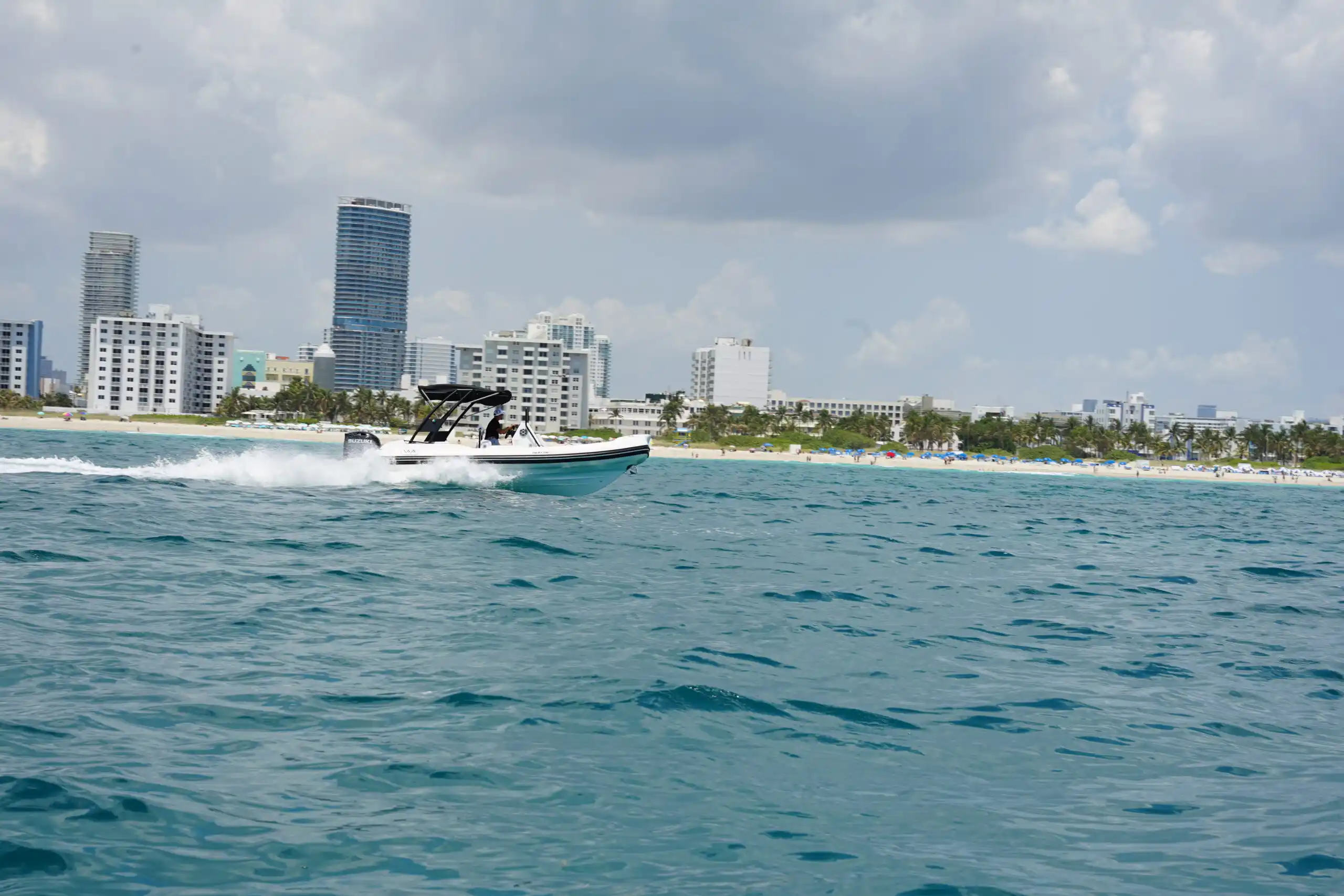Aqvaboats Luxurib 22 Exterior