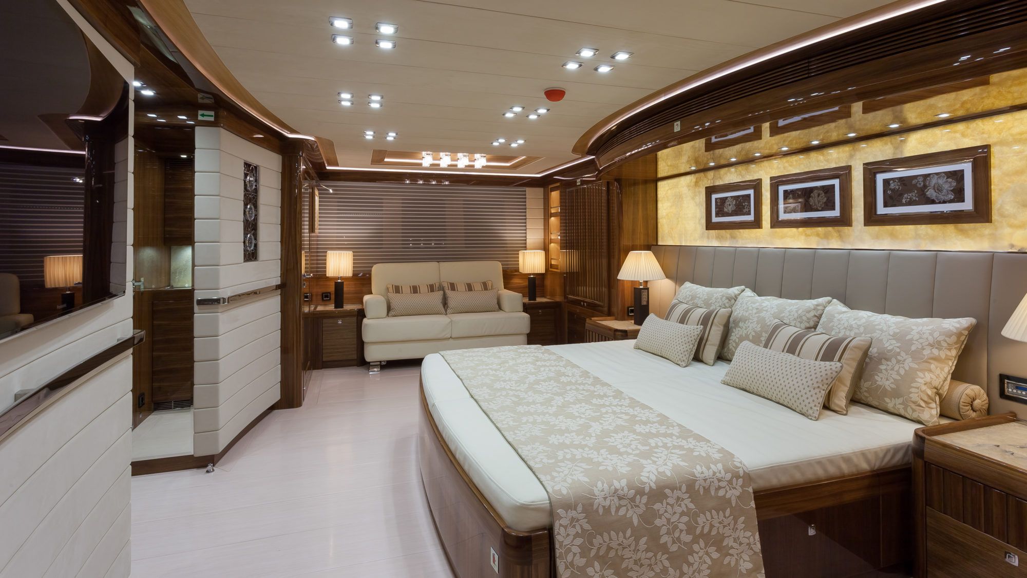 Conrad C115 / Lunar Interior