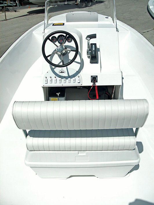 Interior del Dusky 218 RL