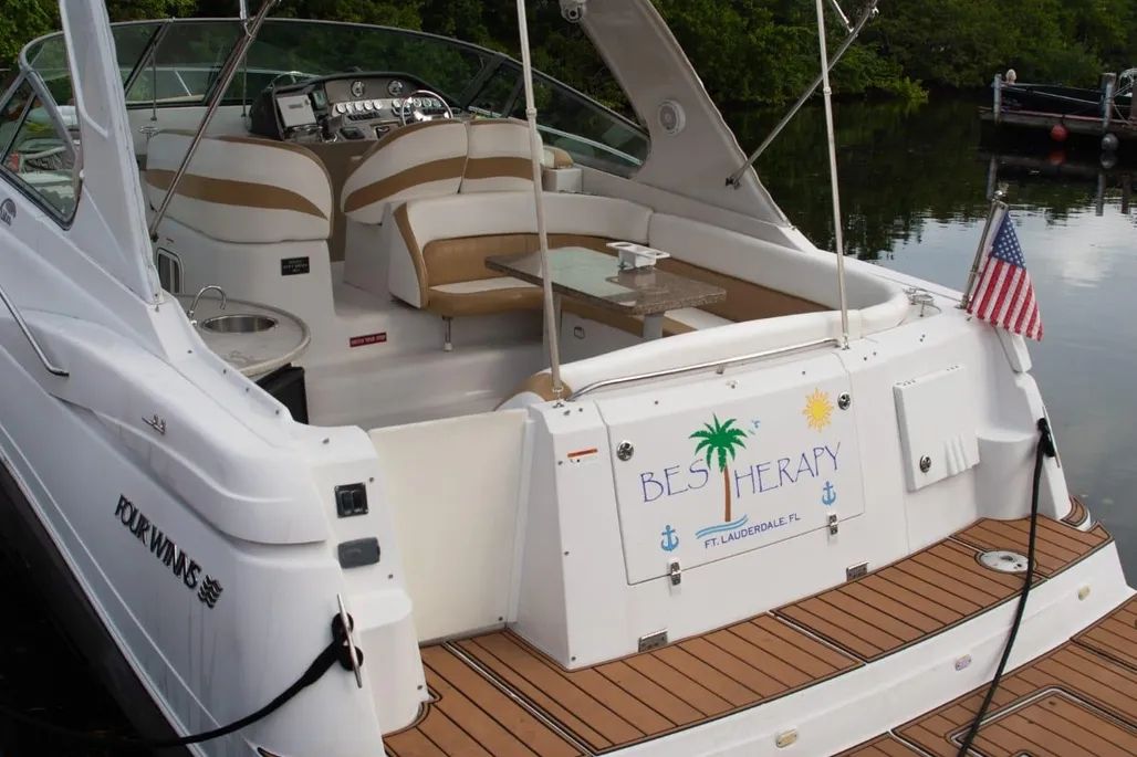 Four Winns 378 Vista Exterior