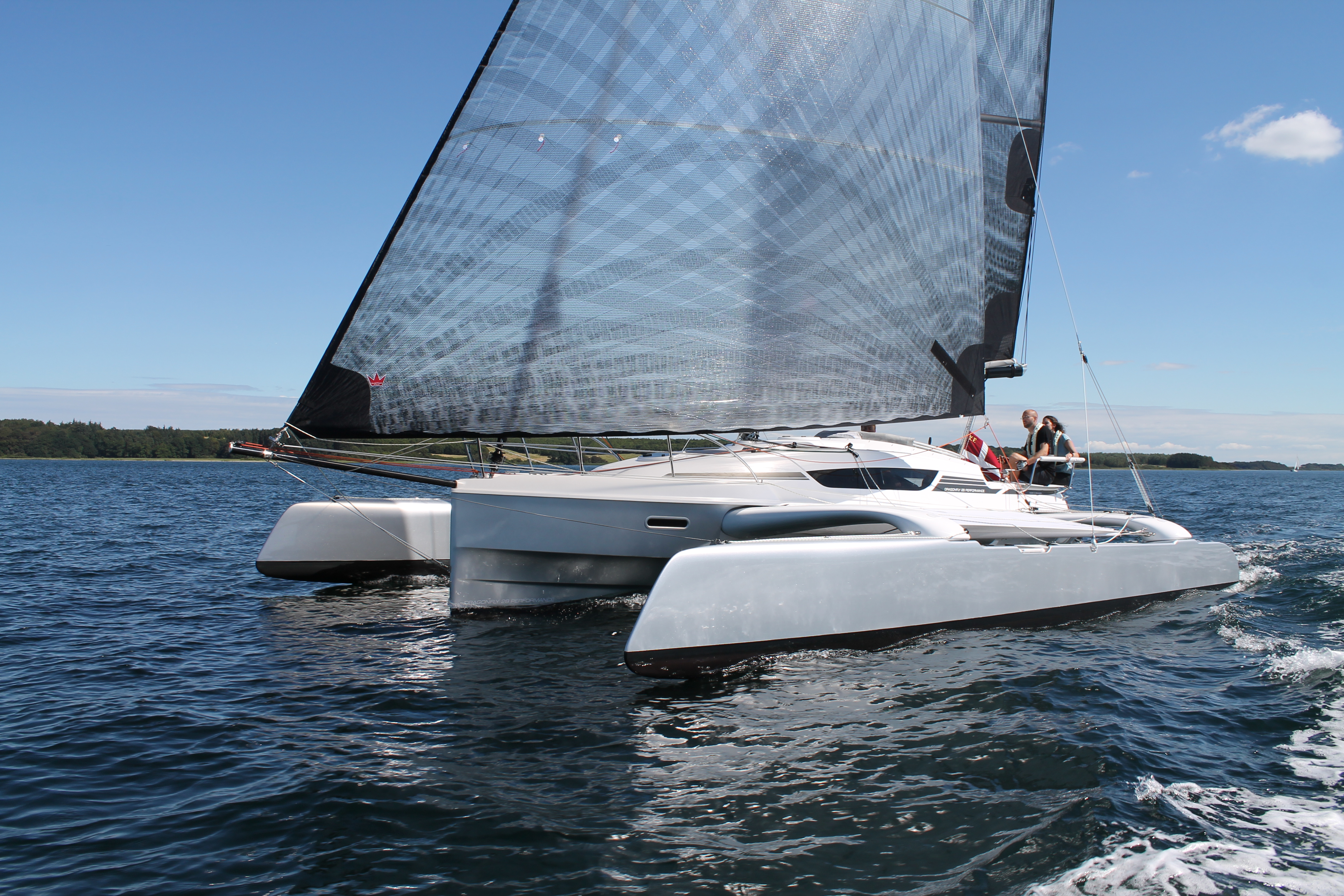 Dragonfly Trimarans 28 photo