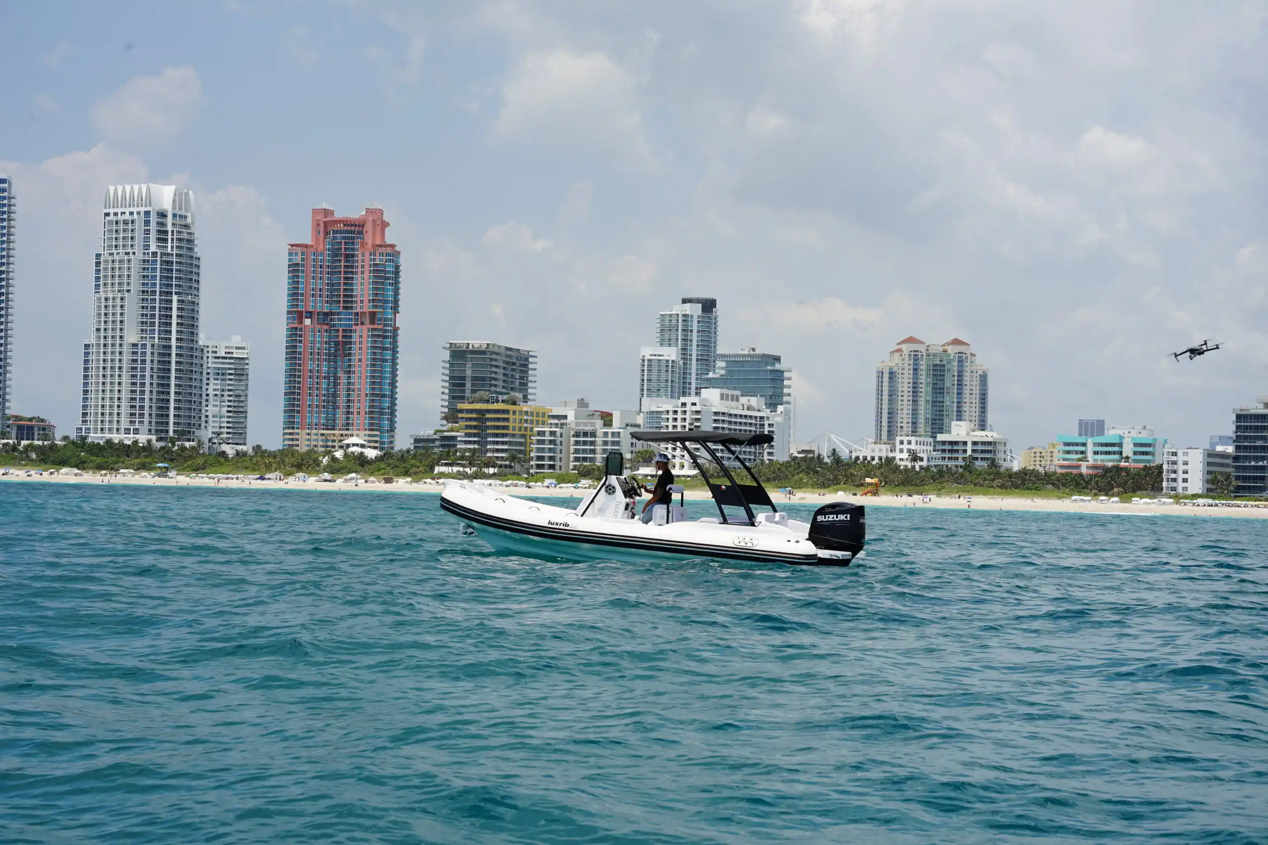 Aqvaboats Luxurib 22 Exterior