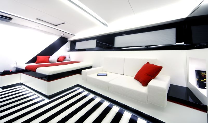 Maxi Dolphin MD100 Nomad IV Interior