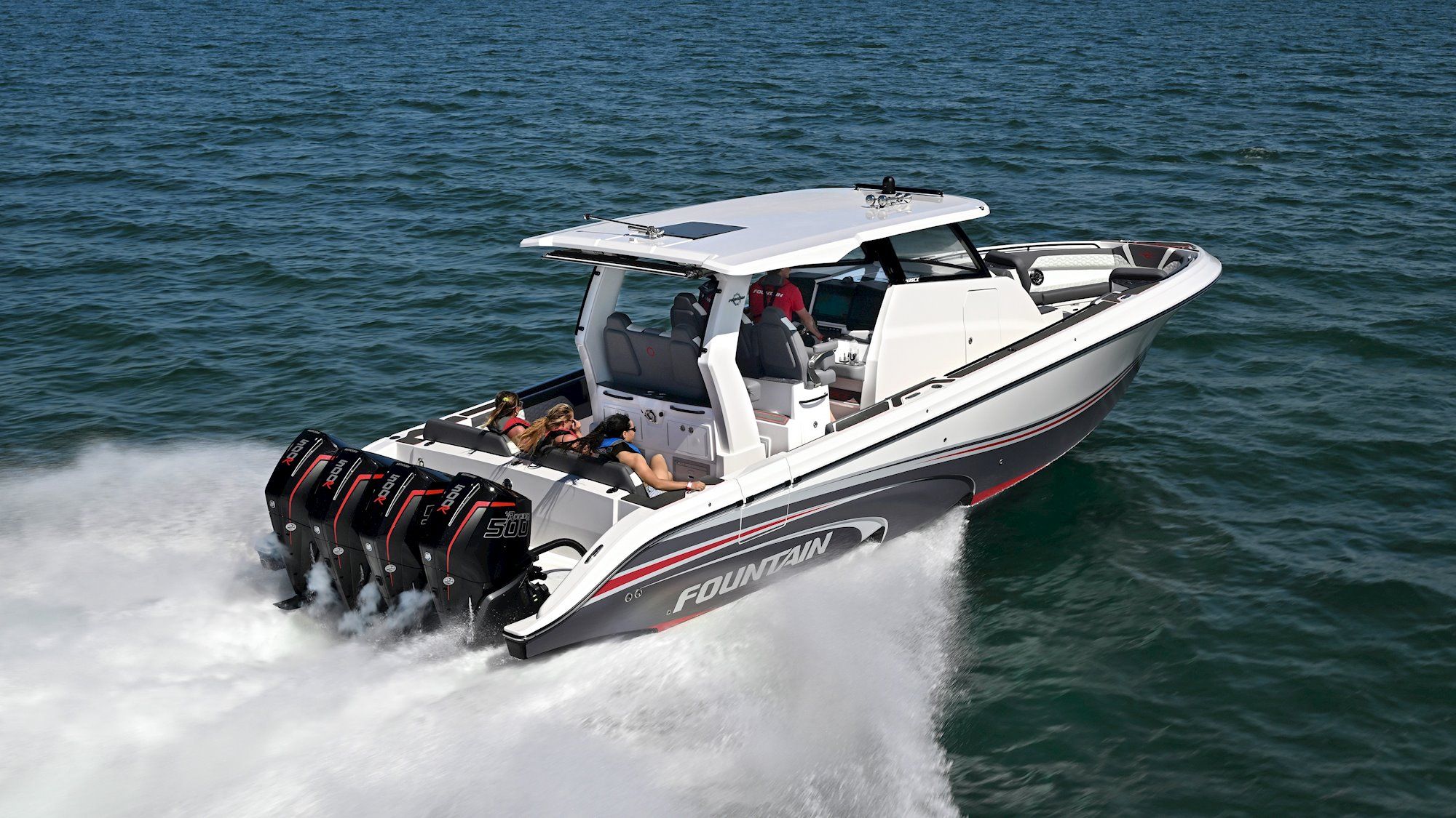 Exterior del Fountain Powerboats 43SCX