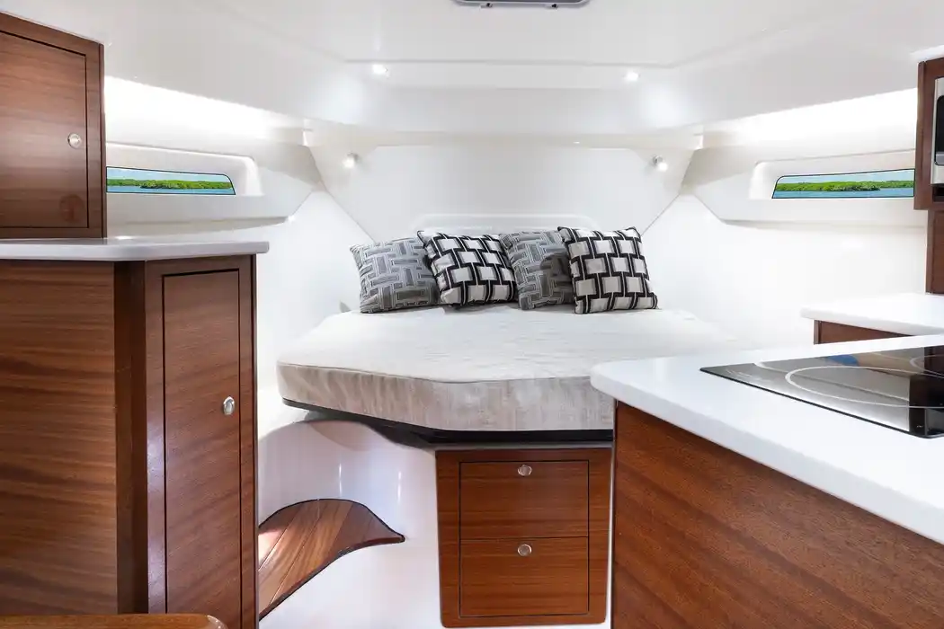Intérieur du Pursuit OS 405