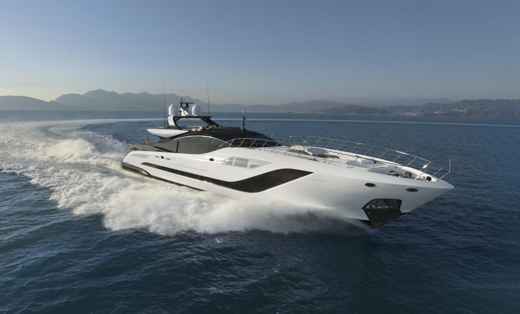 Mangusta 165 REV Exterior
