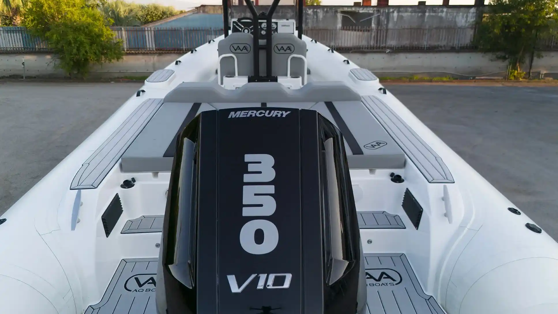 Aqvaboats Luxrib 25 Interior