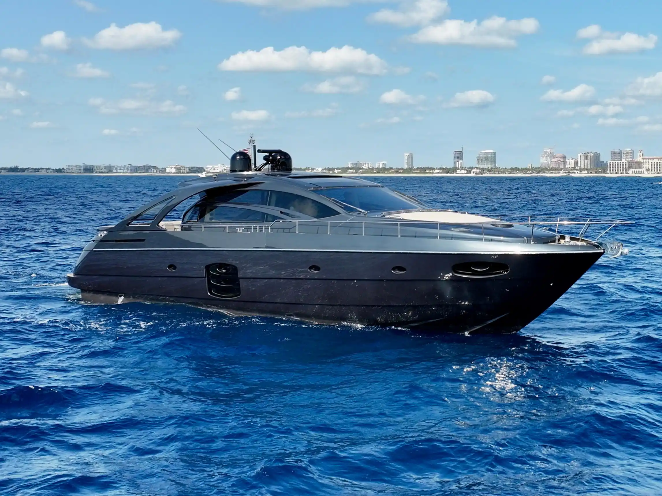 Esterni del Pershing 70