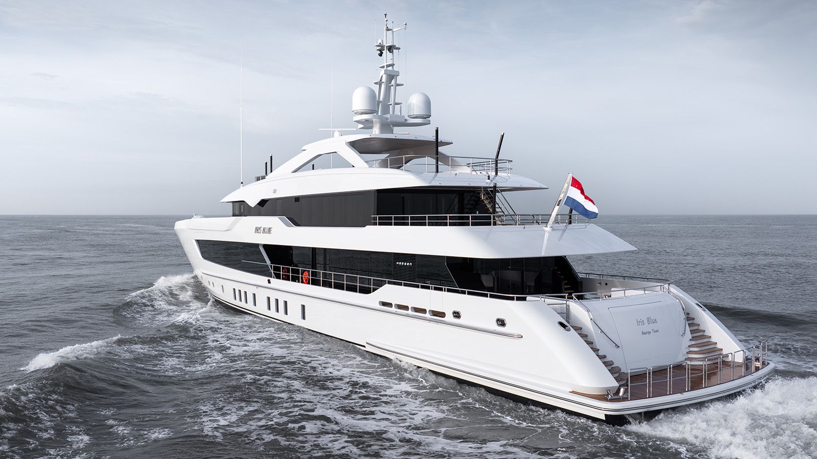 Exterieur van de Heesen Yachts Iris Blue