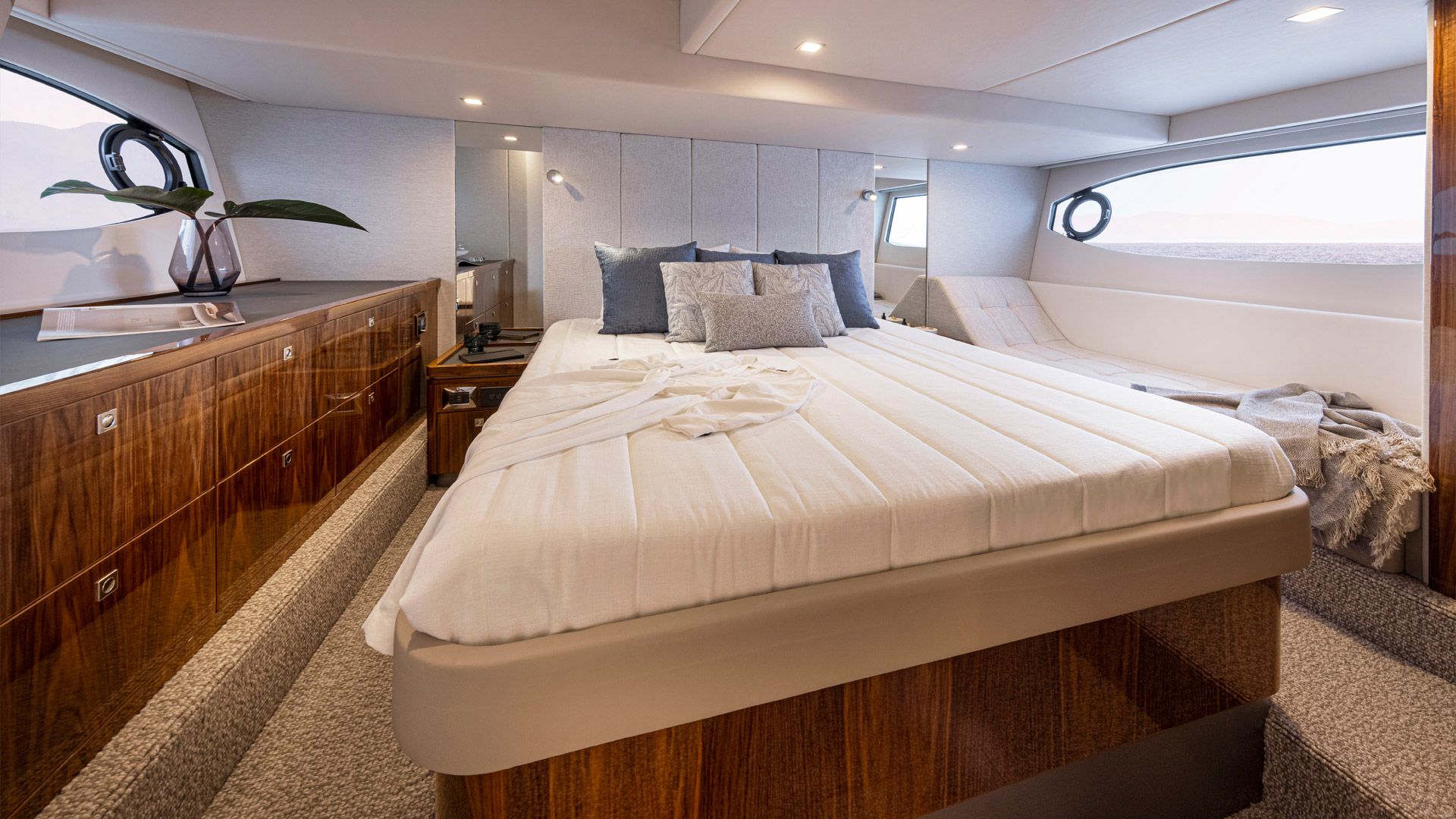 Riviera 4600 Sport Yacht Platinum Edition Interior