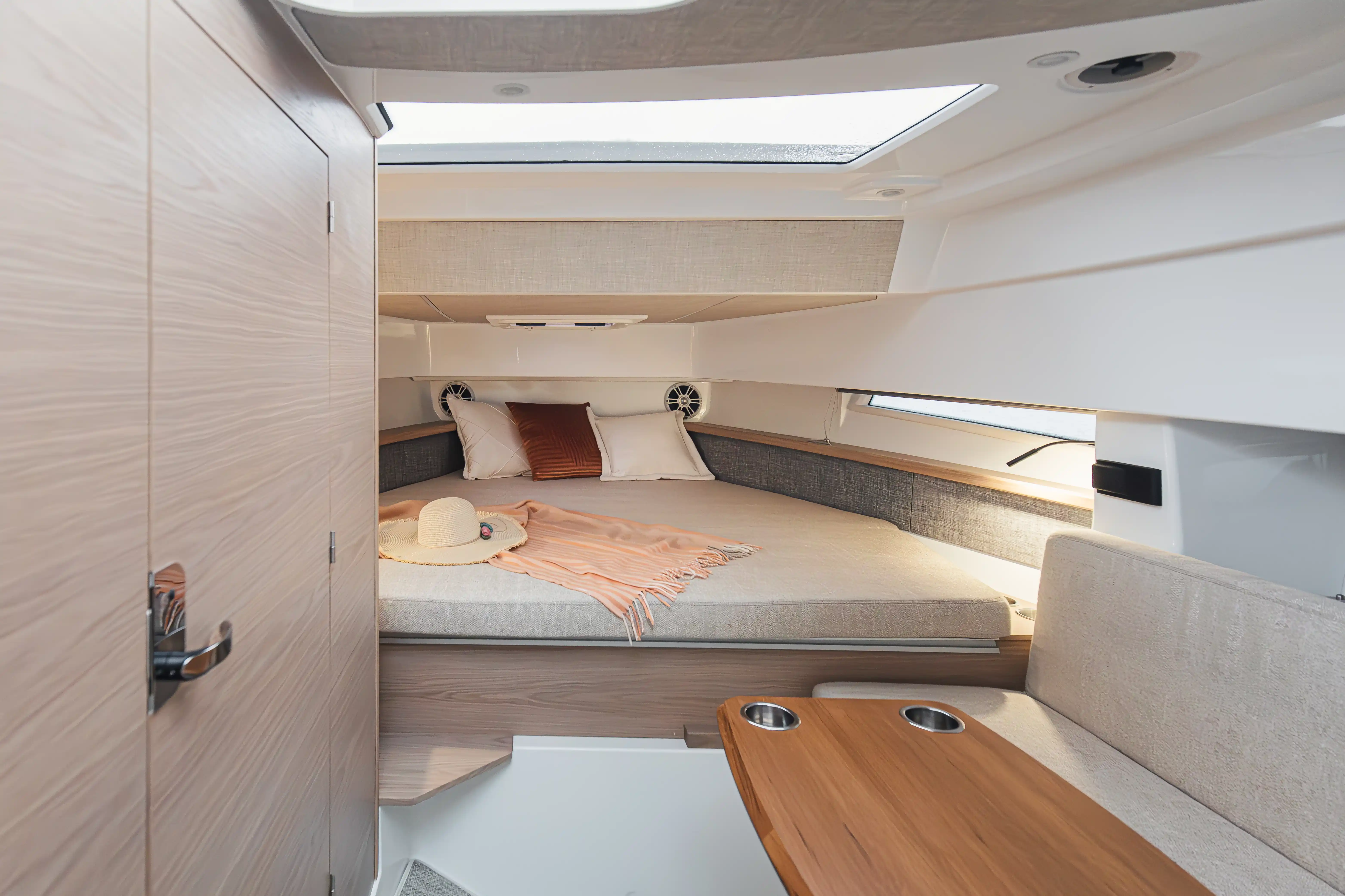Quarken 35 Grand Tourer Interior