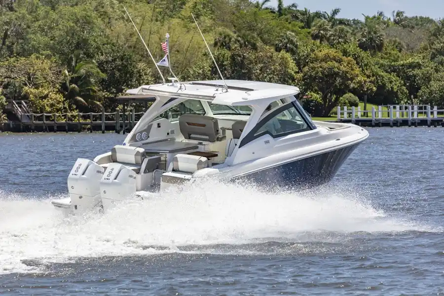 Extérieur du Tiara Yachts 34LX