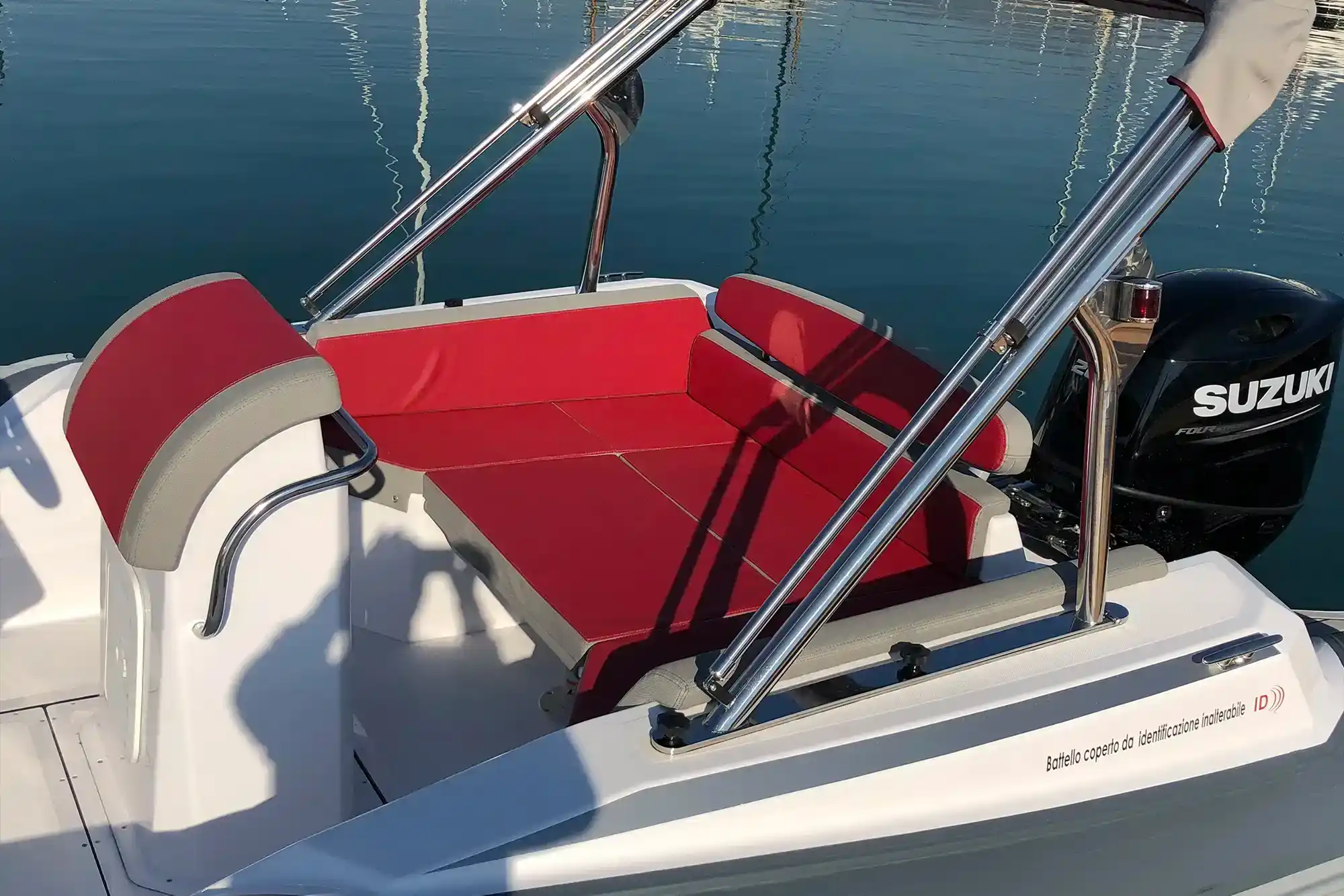 Intérieur du MV Marine MV 25GT