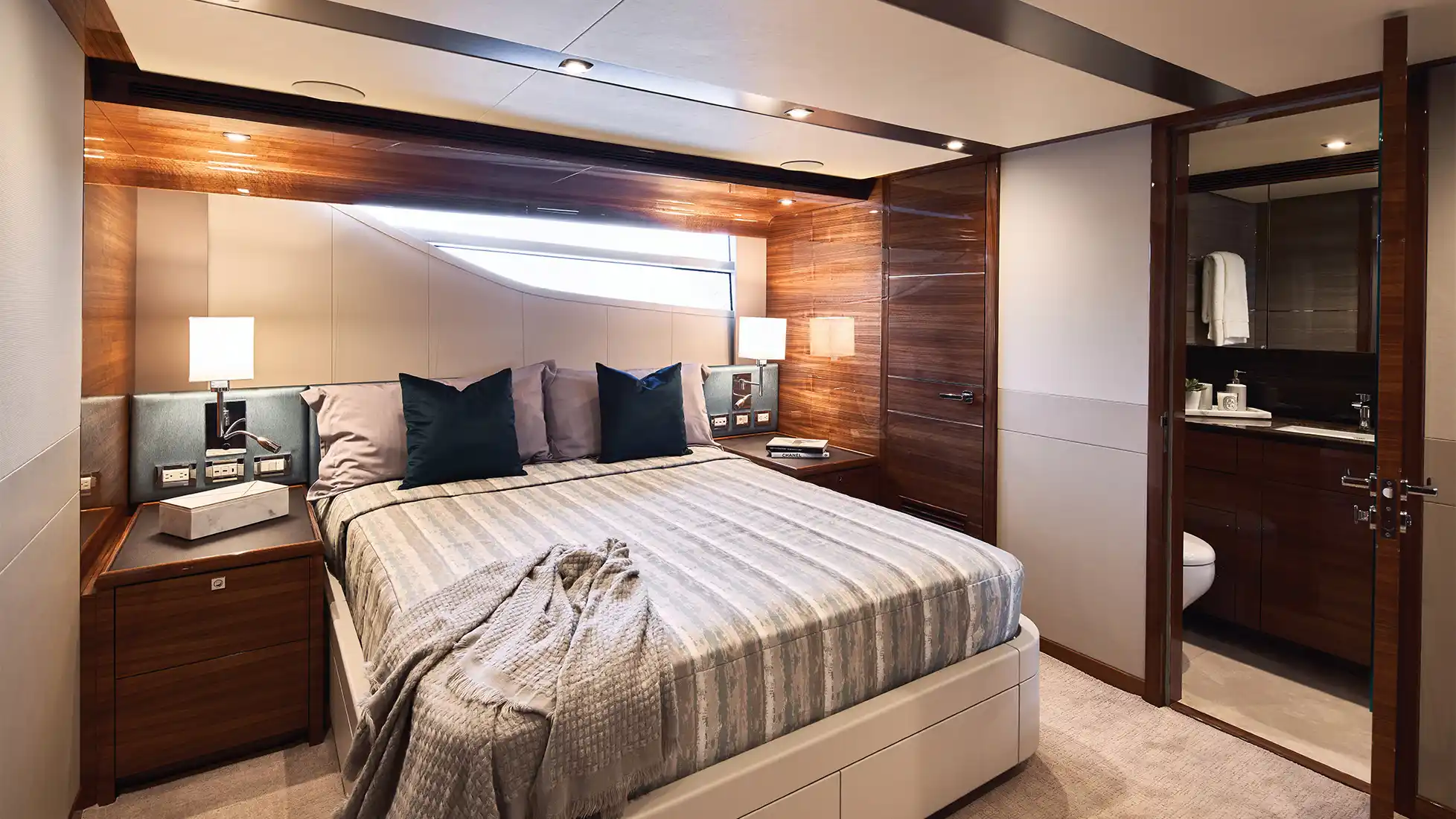CL Yachts CLA76f Interior
