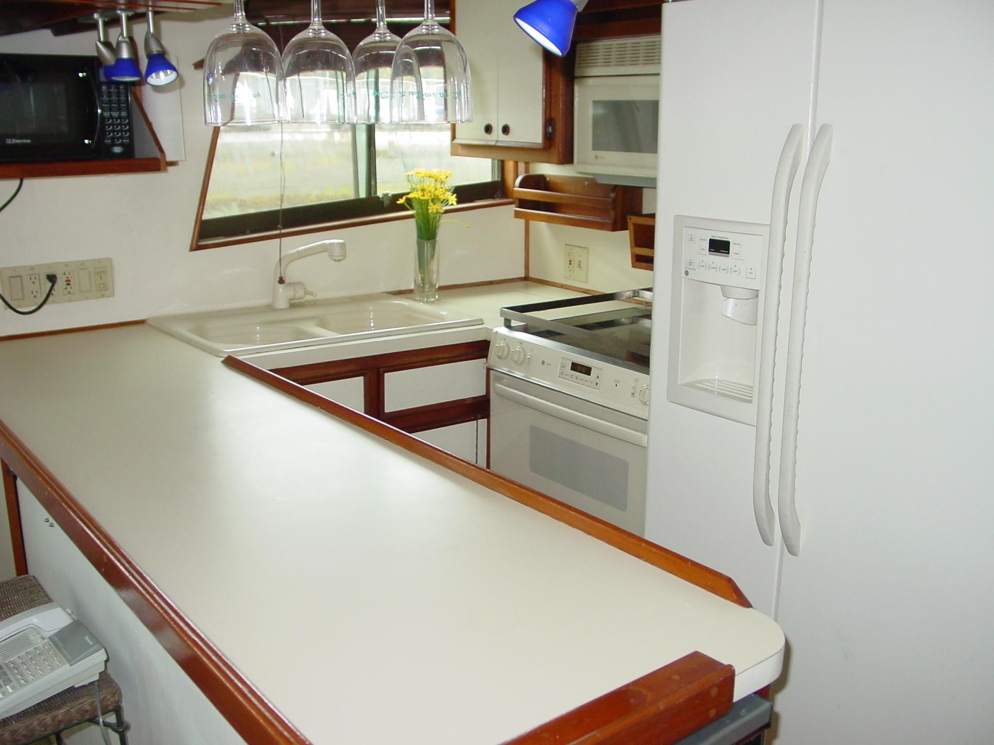 Hatteras 58 Long Range Cruiser Interior