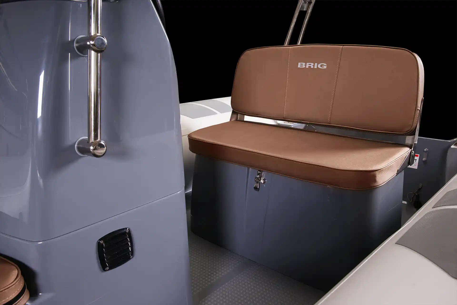 Intérieur du BRIG Falcon 500