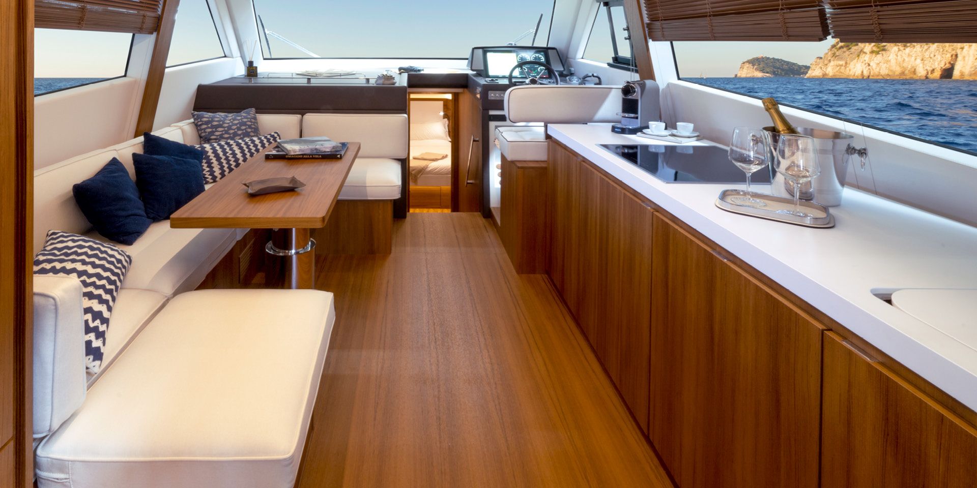 Interieur van de Solaris Power 48 Coupé