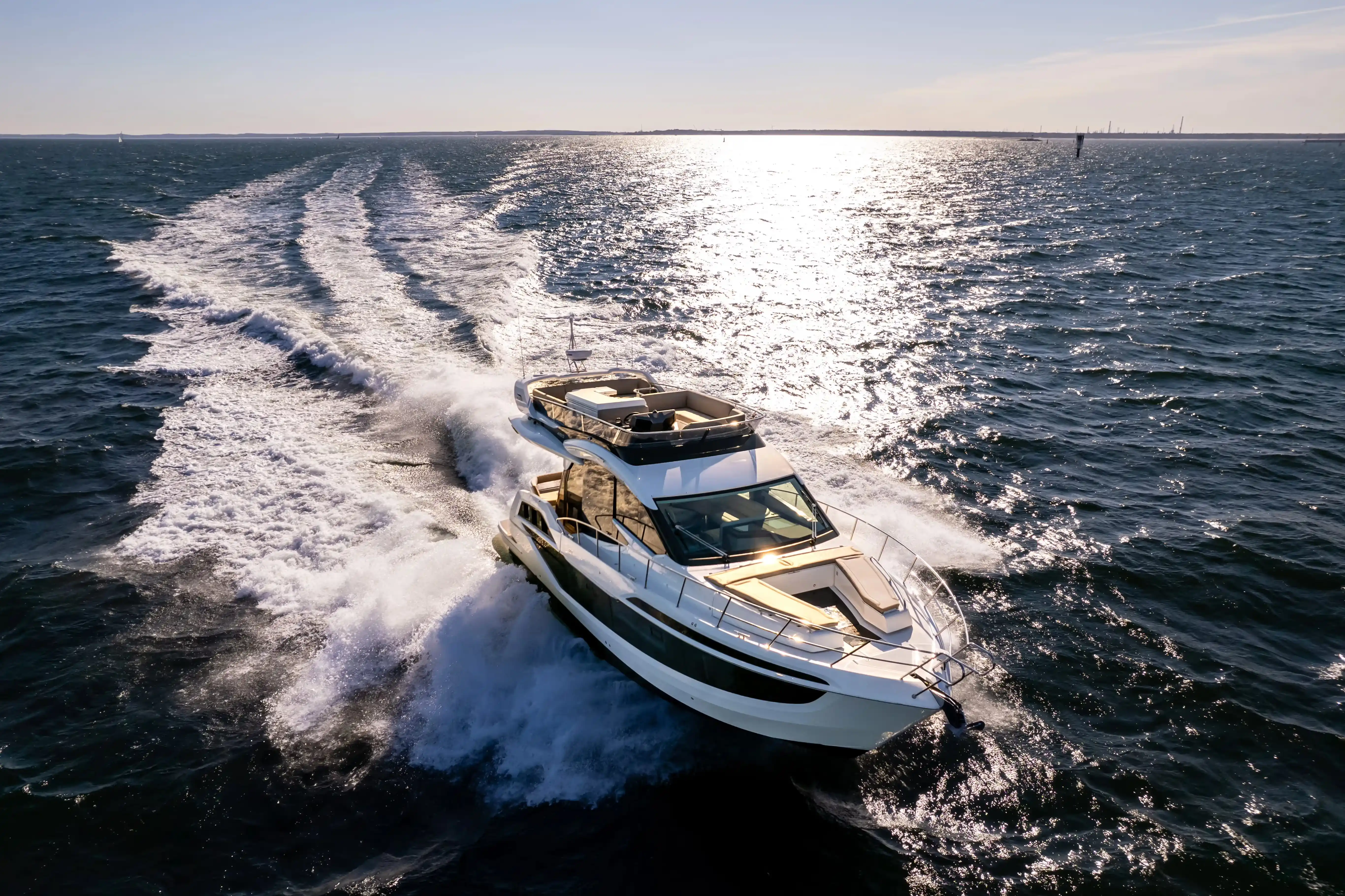 Exterior del Galeon Yachts 480 Fly
