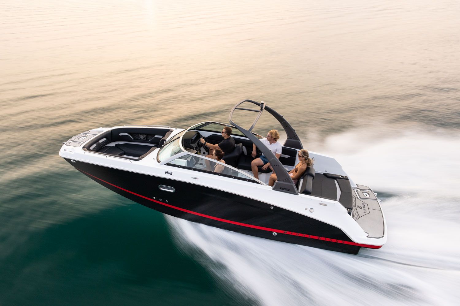 Four Winns HD5 Surf Exterior