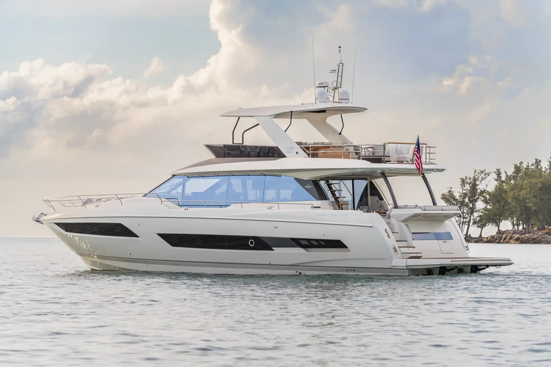 Prestige F690 Exterior