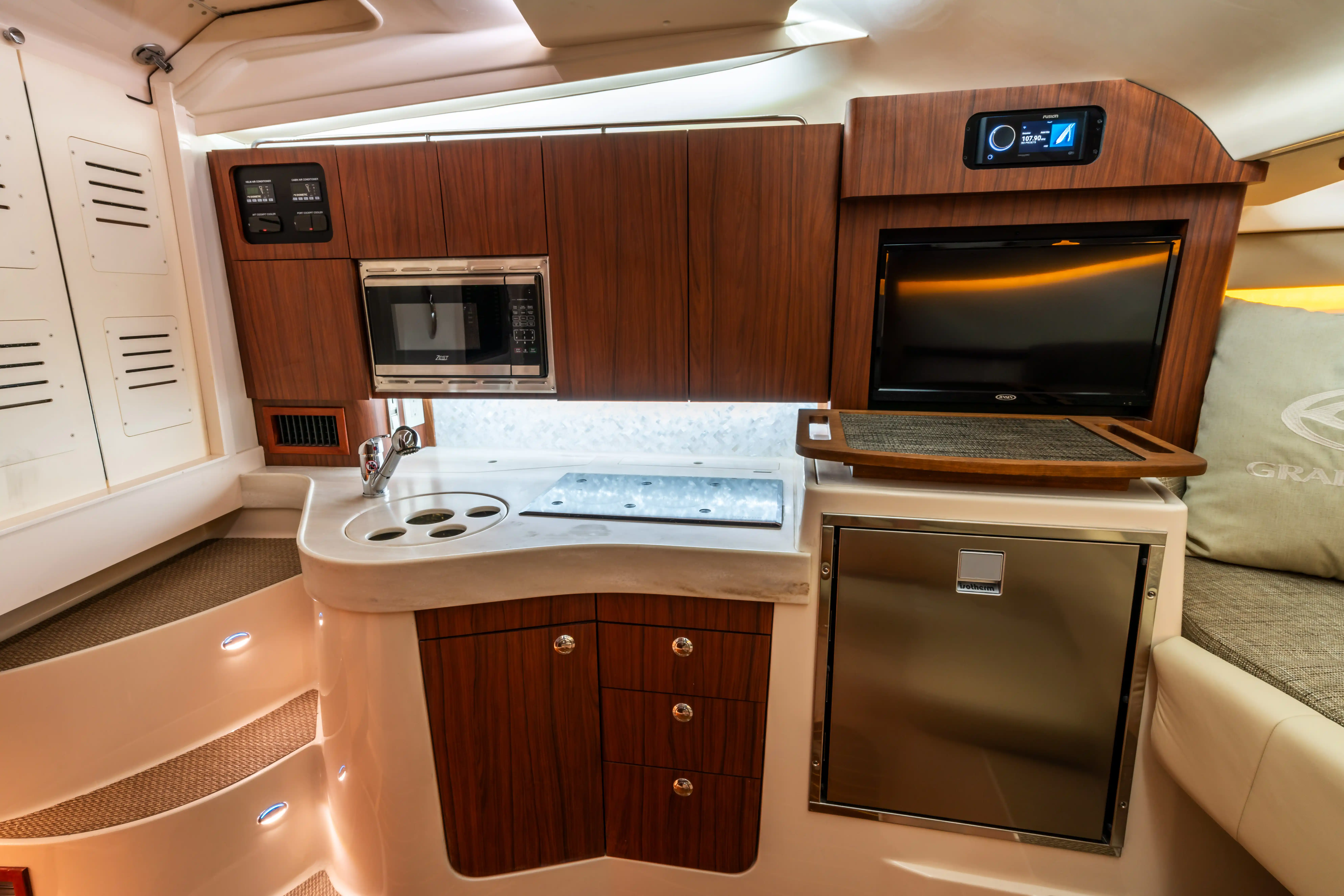 Grady-White Boats Express 330 Interior