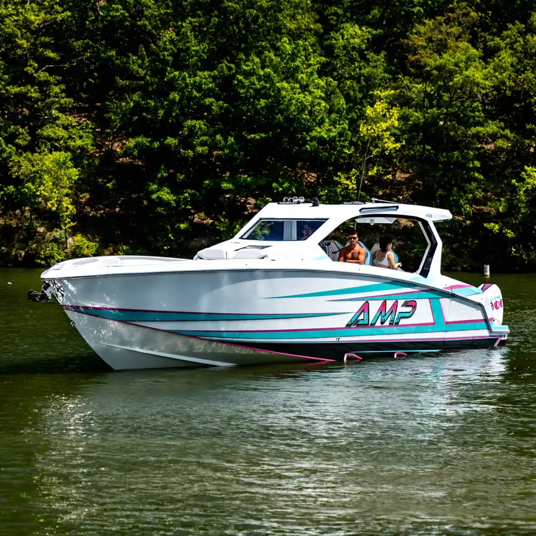 AMP American Marine Performance 433 Exterior