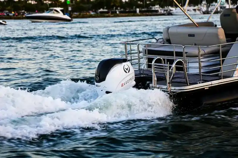Vision Marine V24 Exterior