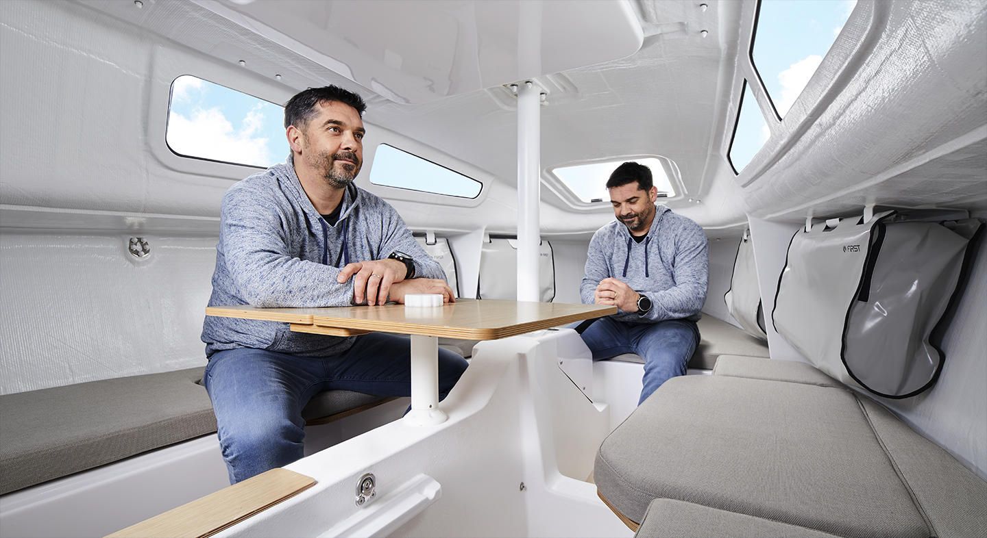 Interieur van de Beneteau First 24
