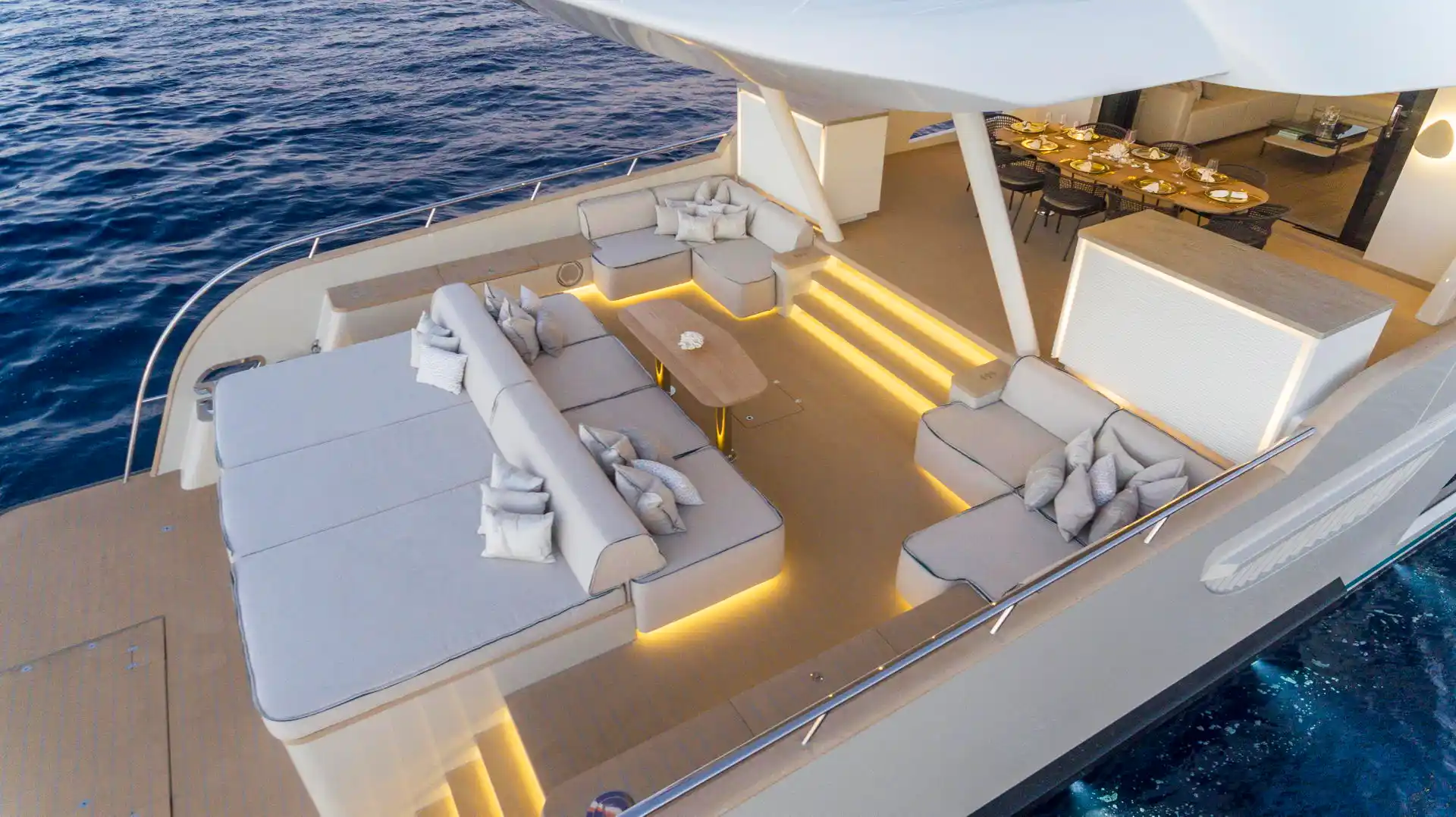 LeVen Yachts 90 Flybridge Exterior