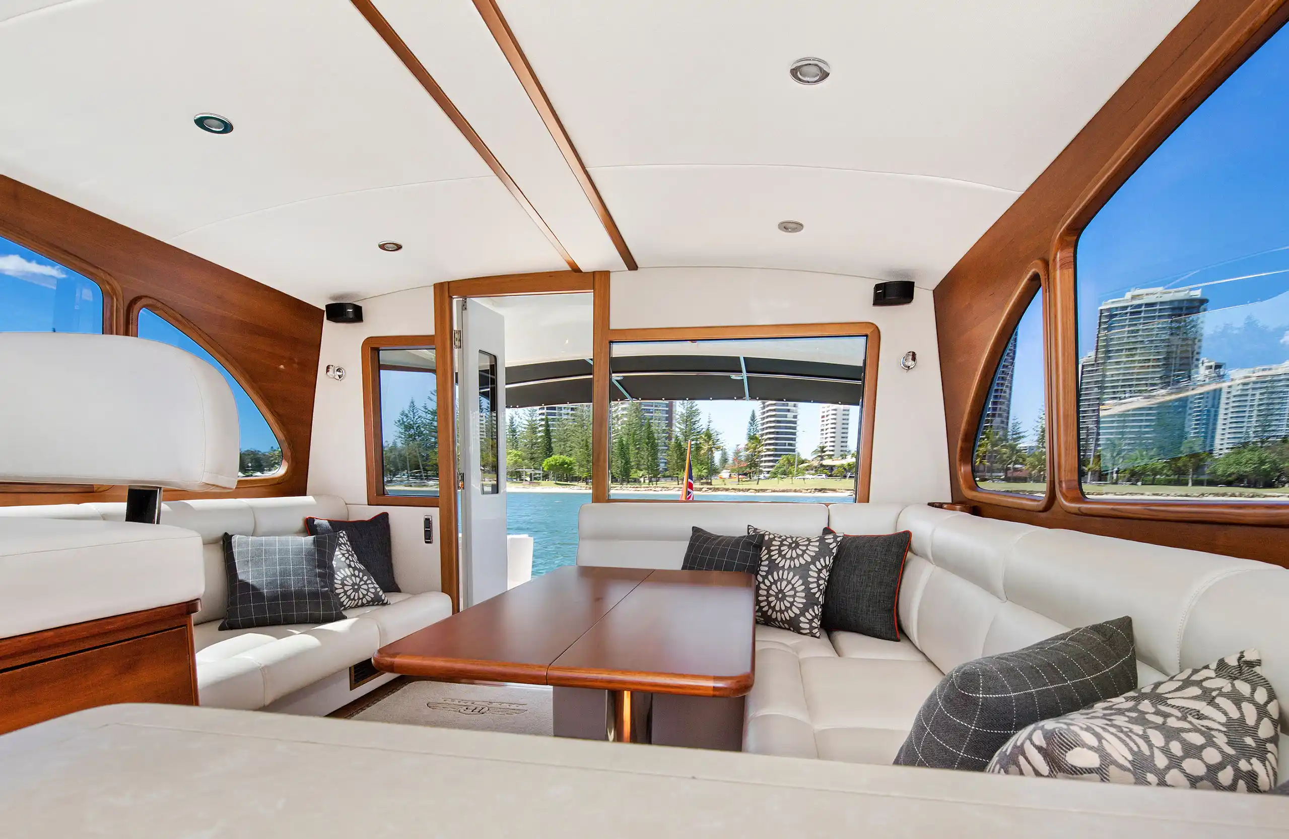 Interieur van de Palm Beach PB42