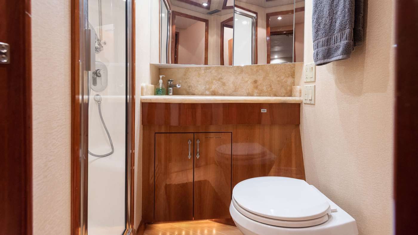 Hatteras 60 Convertible Interior