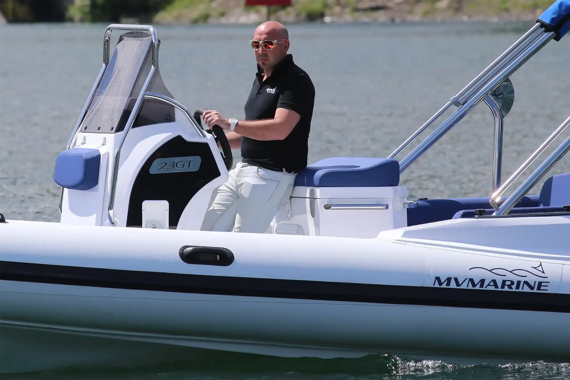 MV Marine MV 23GT Interior