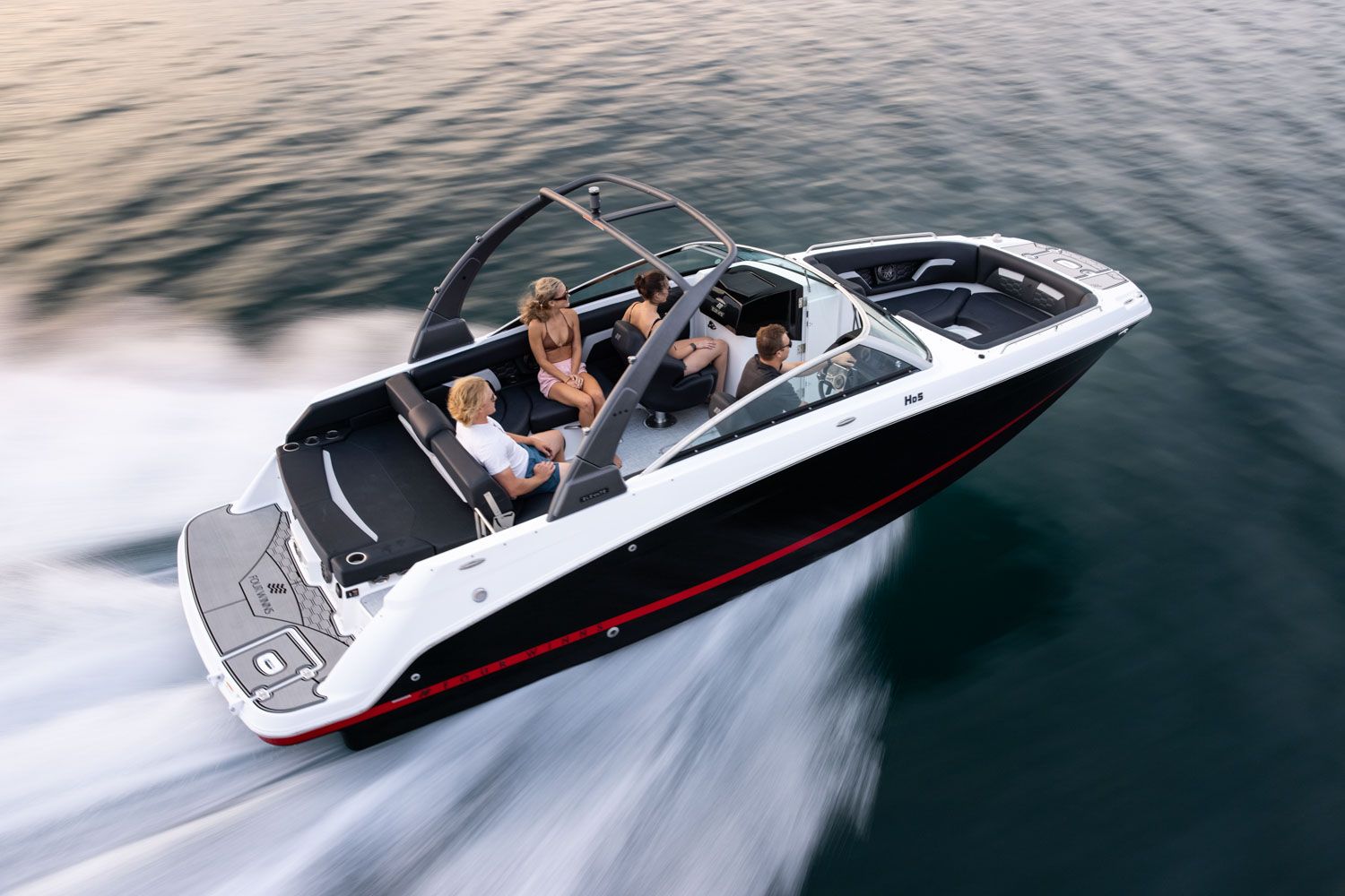 Four Winns HD5 Surf Exterior