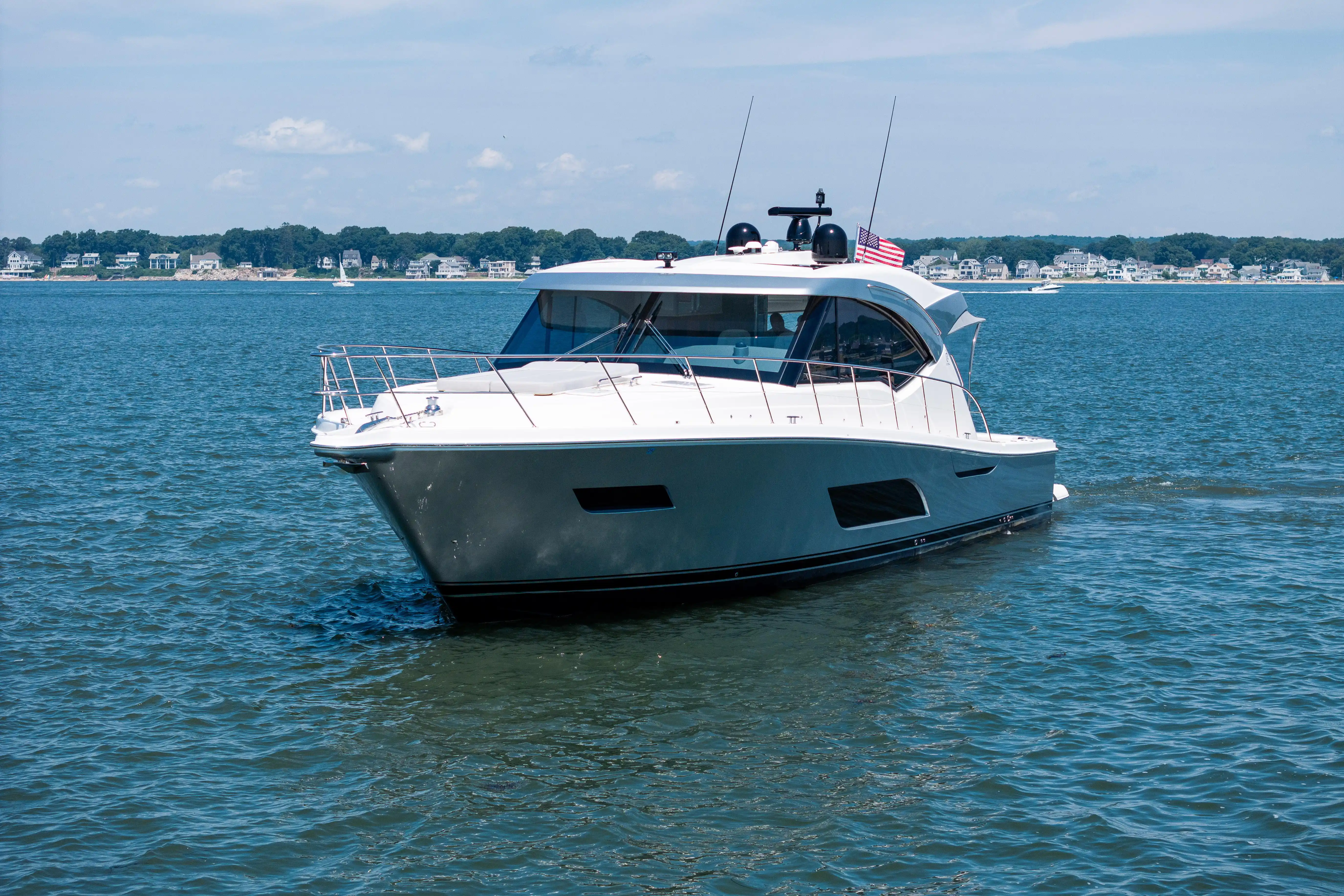 Riviera 575 SUV Exterior