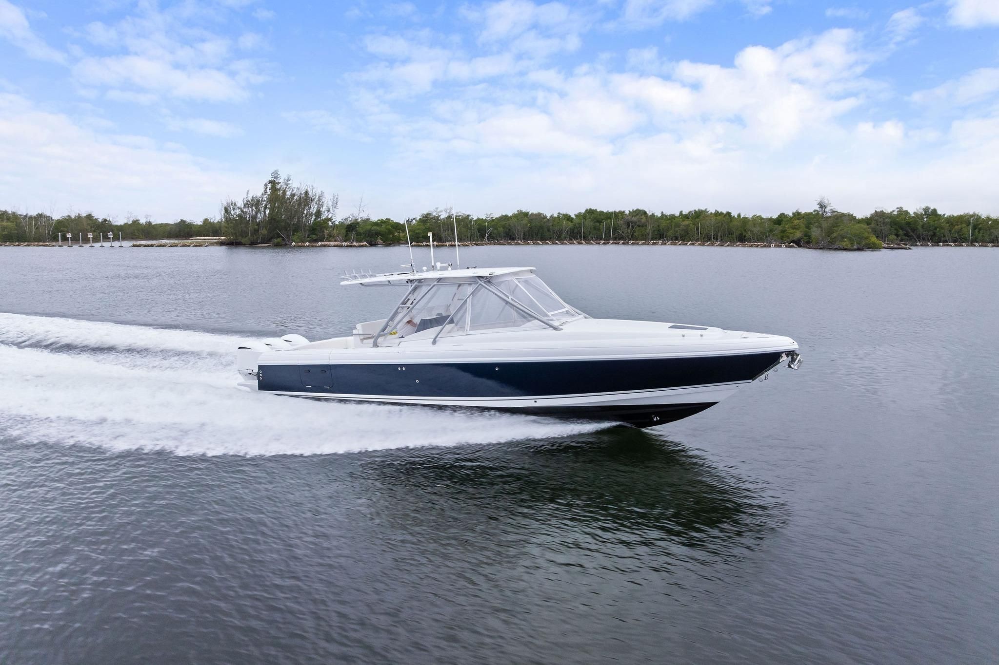 Intrepid Powerboats 370 Cuddy