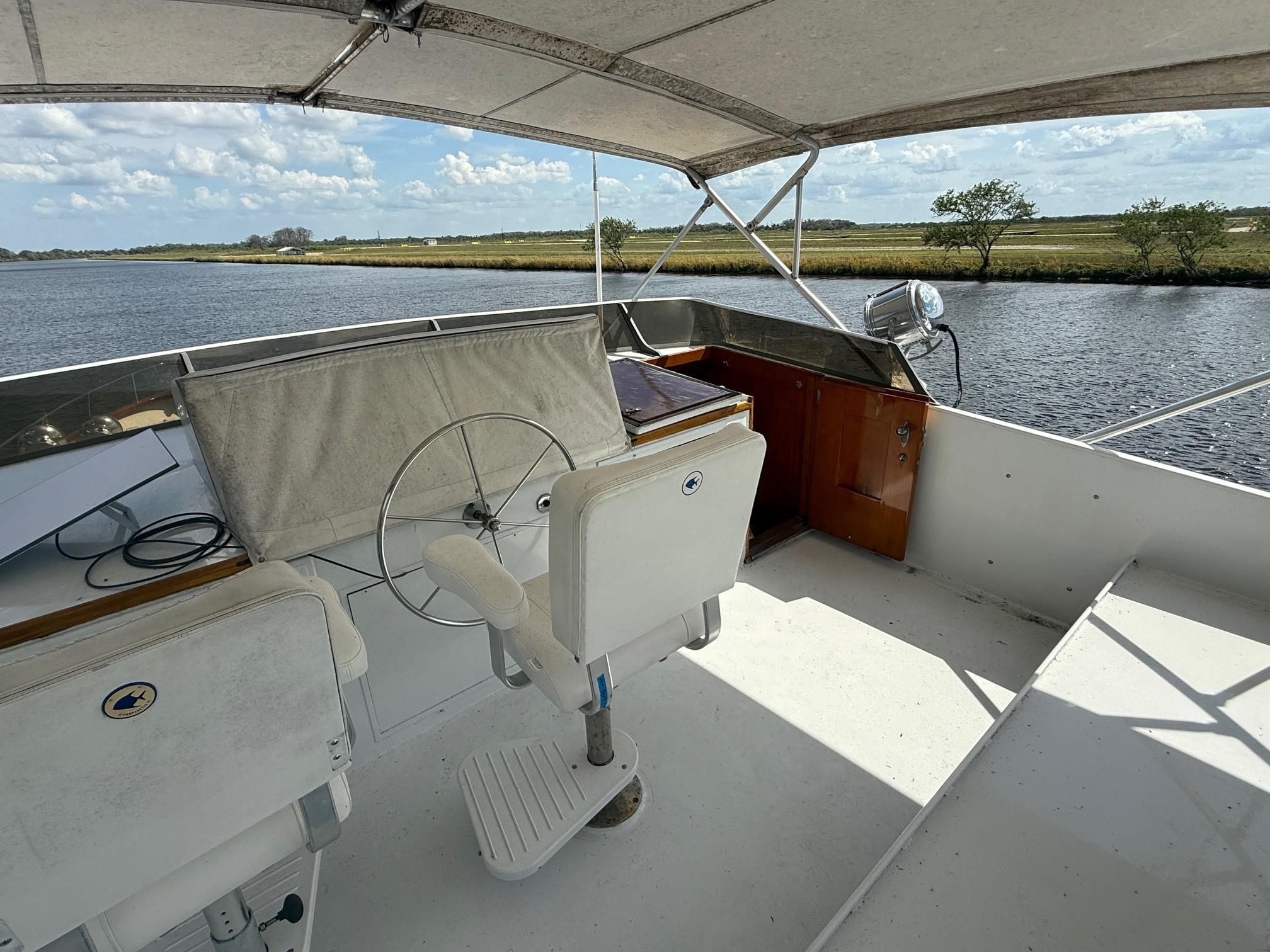 Extérieur du Burger Boats 81 Raised Pilothouse
