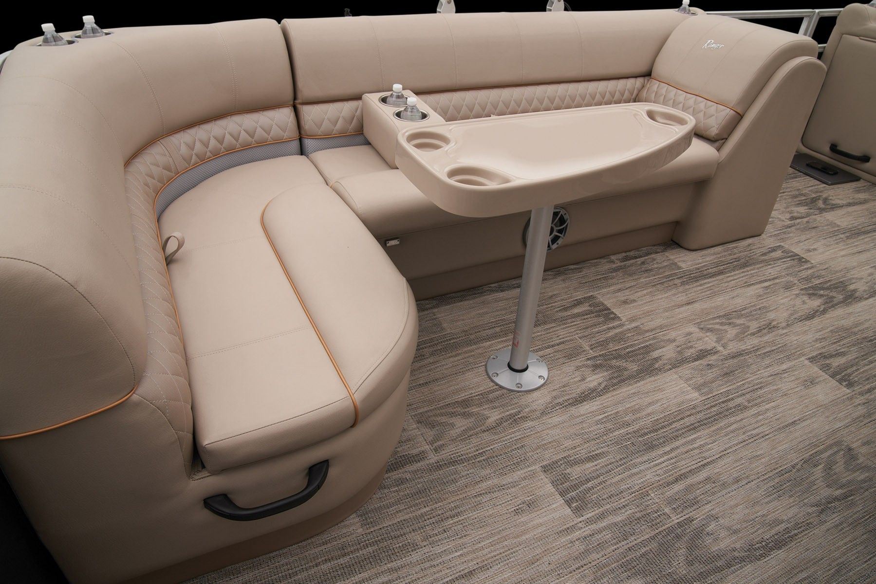 Intérieur du Ranger 220C