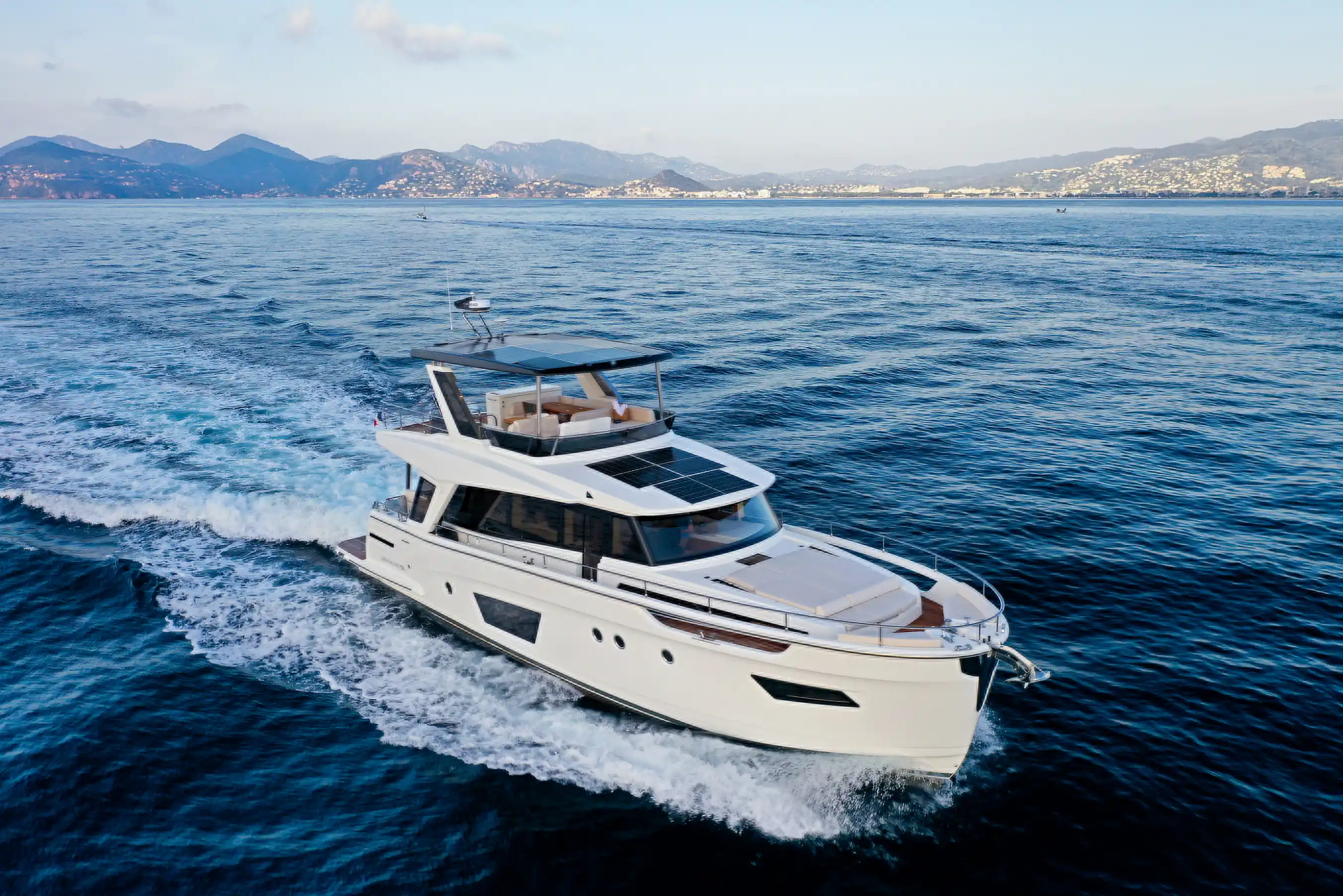 Greenline Yachts 58 Fly photo