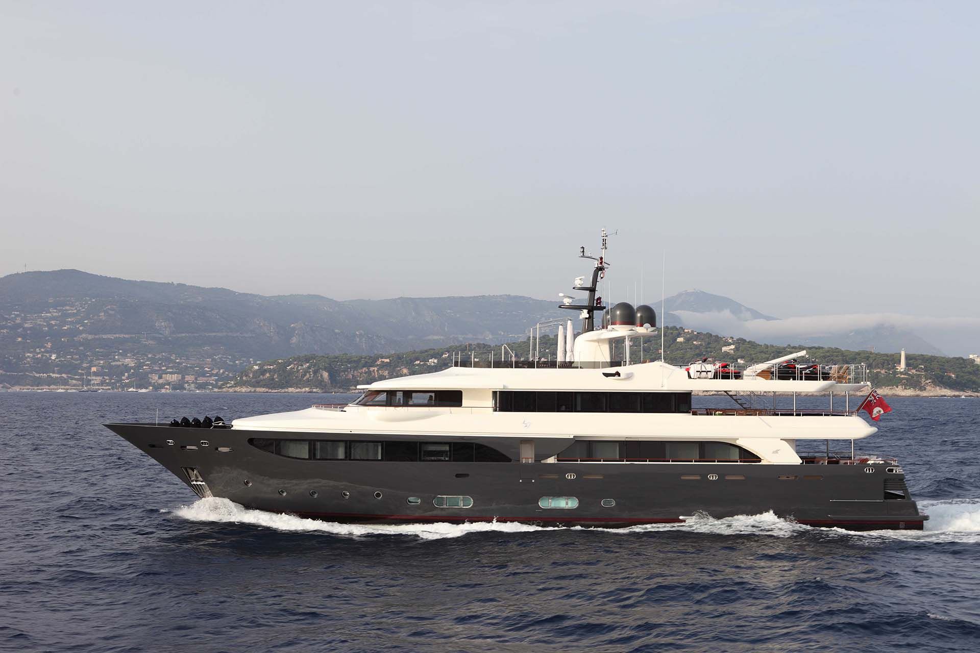CRN Navetta 43 Exterior