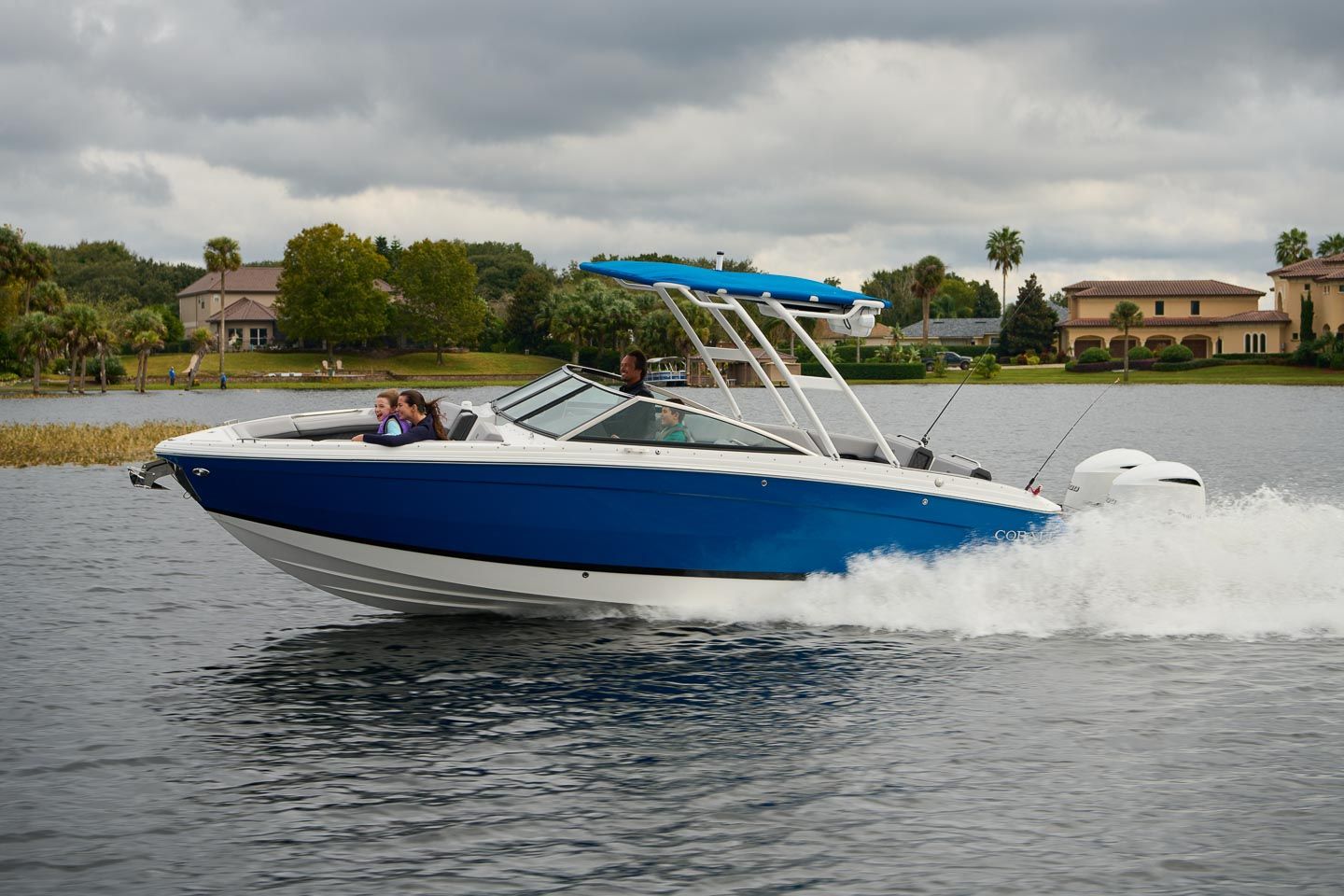 Cobalt Boats R8 Outboard photo