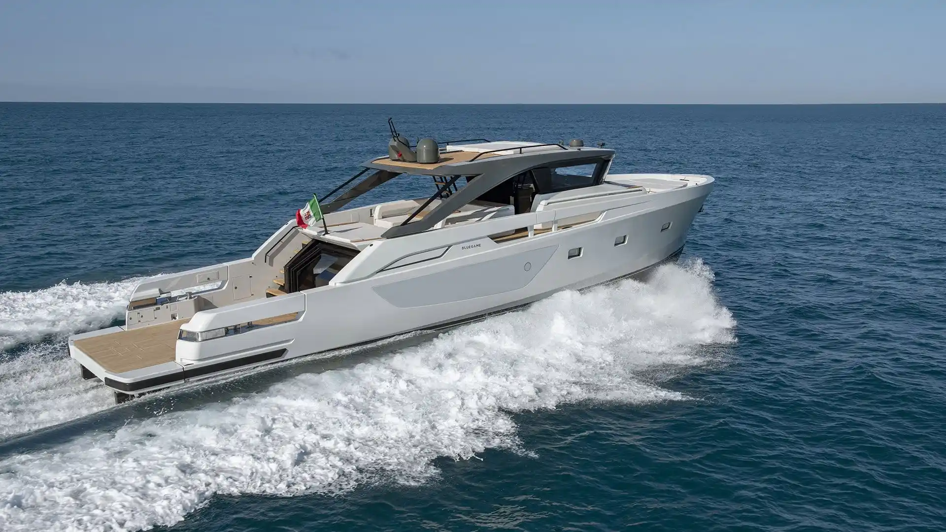 BLUEGAME BG74 Exterior