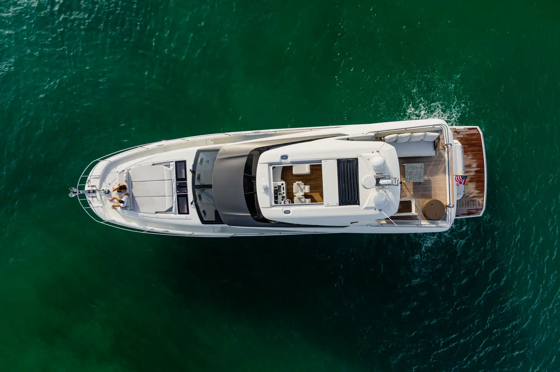 Prestige F690 Exterior