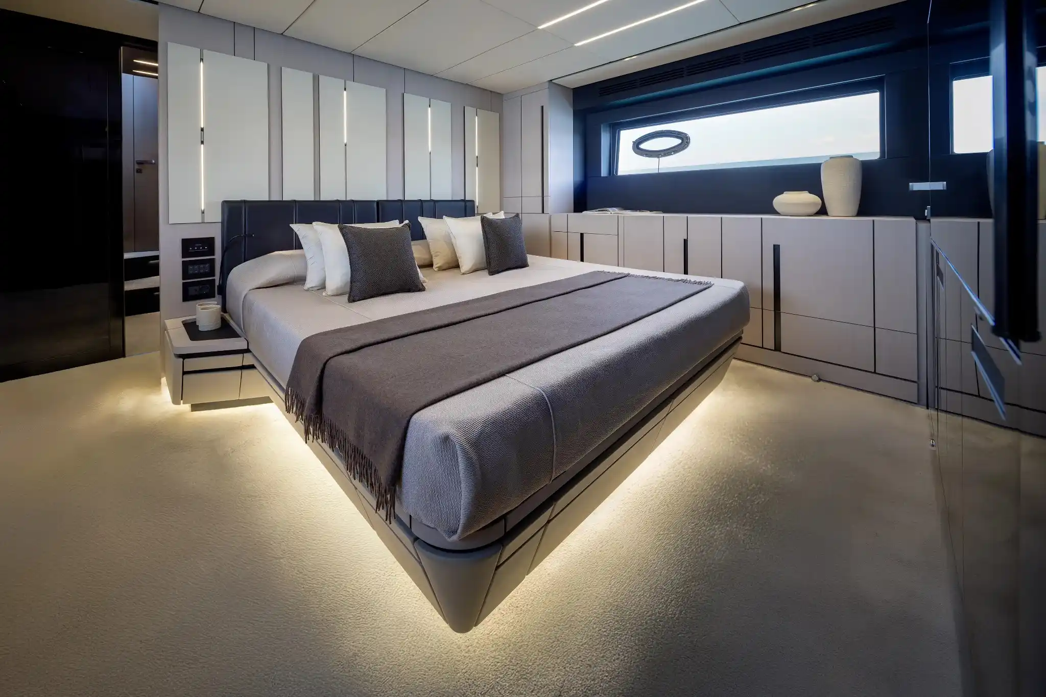 Interior del Pershing GTX70