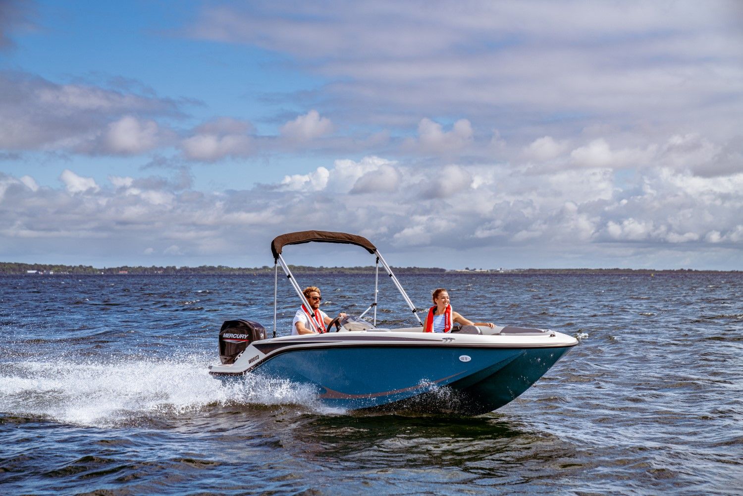 Bayliner M15 Exterior