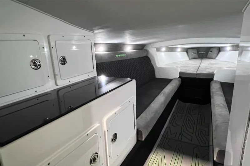 Velocity 40 Raptor Interior