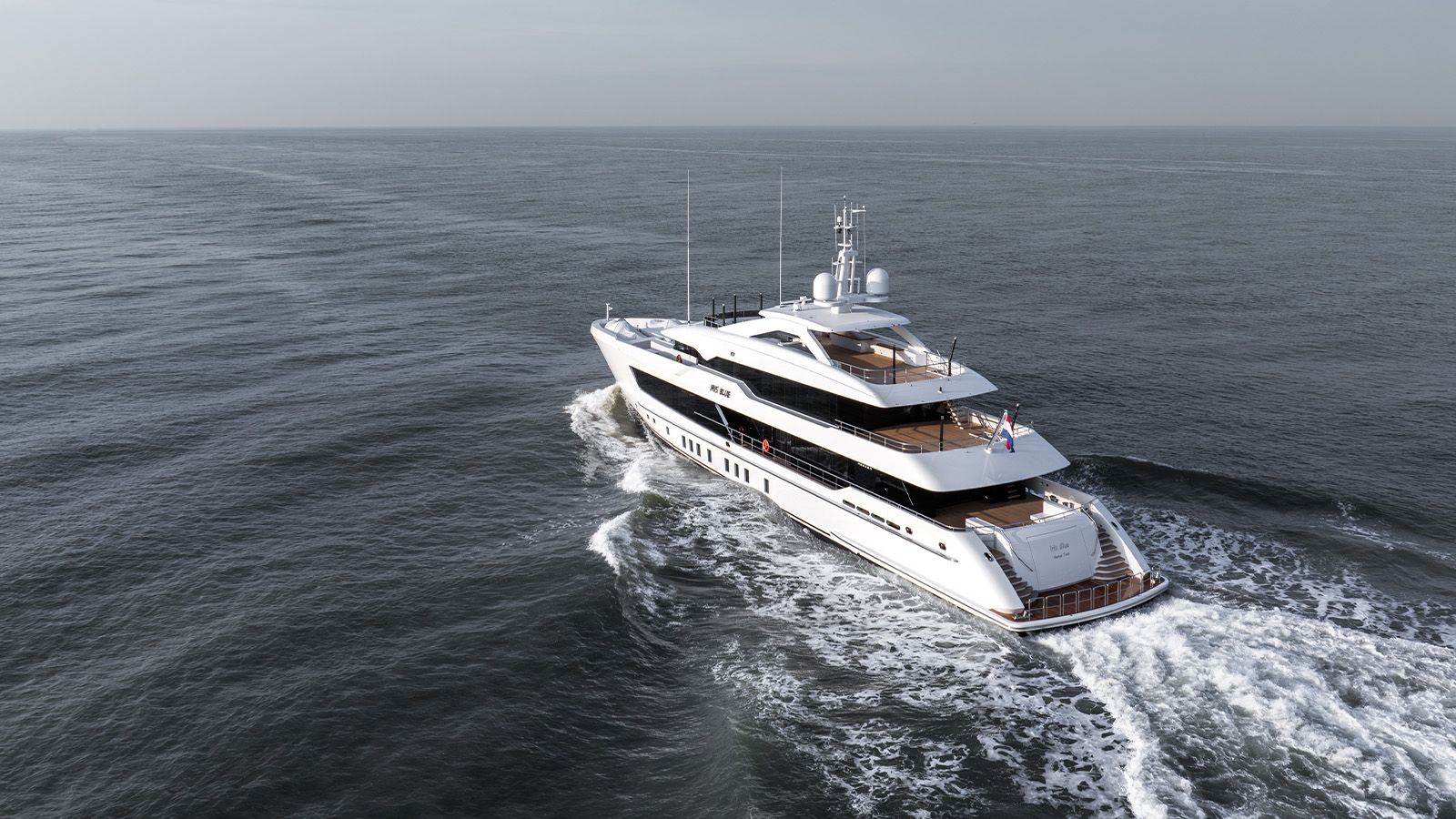 Exterieur van de Heesen Yachts Iris Blue