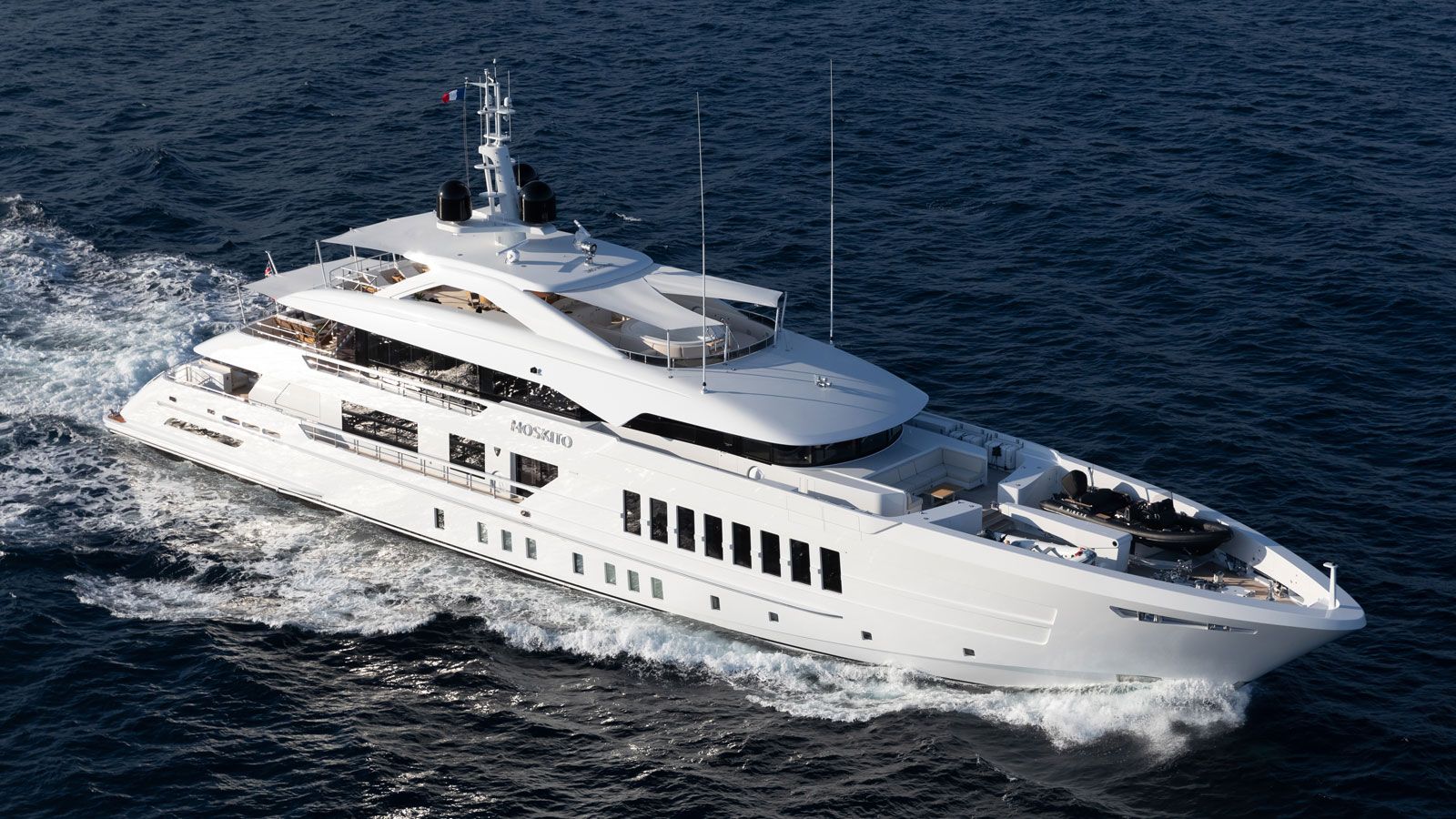 Außenbereich der Heesen Yachts Moskito